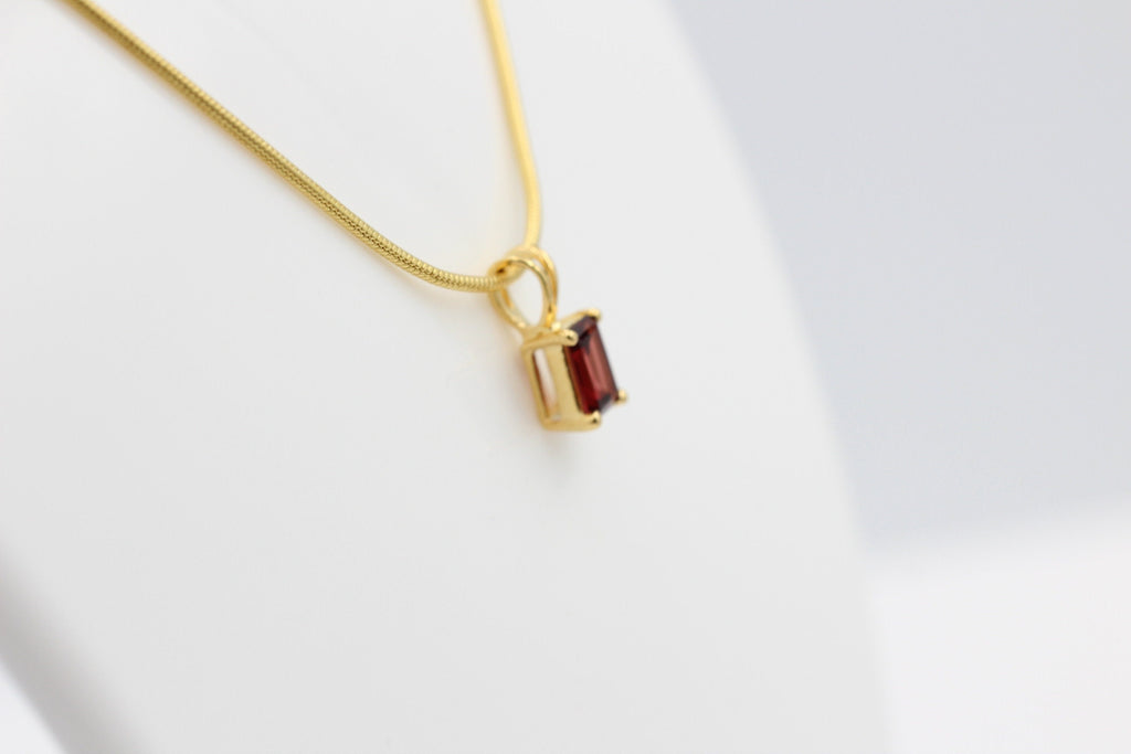 1,1 Carat Granat Anhänger 925 Silber Collier Kette vergoldet Blutroter Granat