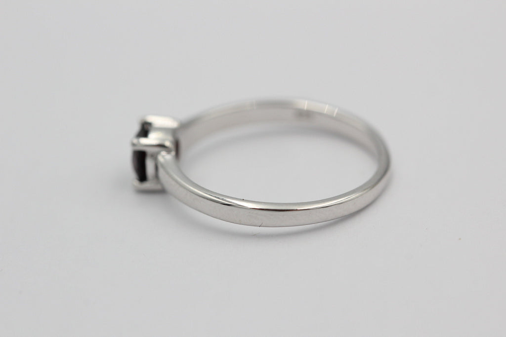 Edler 1,15 Carat Granat Ring 925 Silber Fingerring blutrot Grosse 7 / 15 / 45