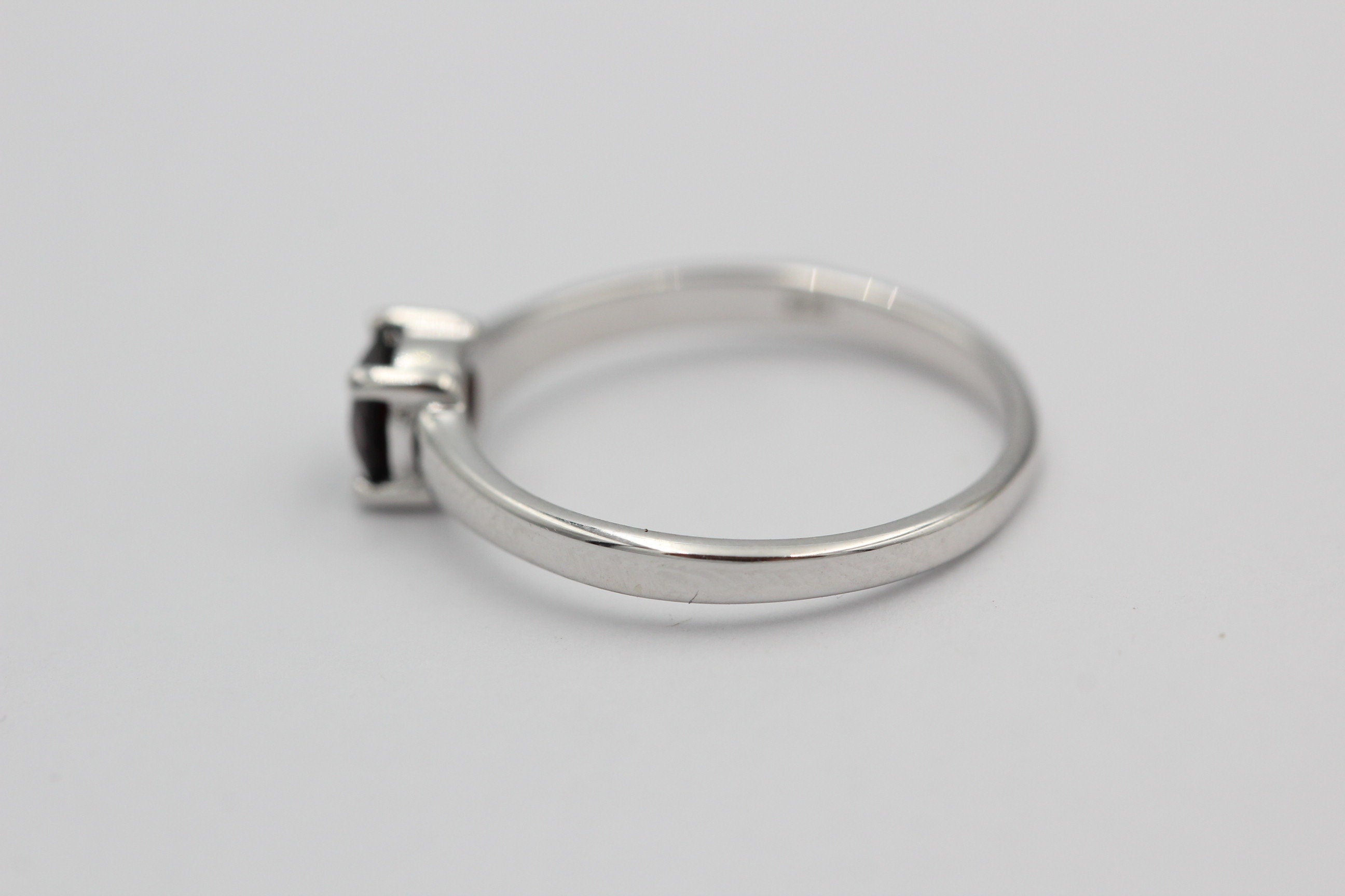Edler 1,15 Carat Granat Ring 925 Silber Fingerring blutrot Grosse 7 / 15 / 45