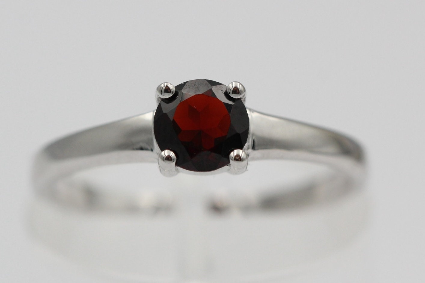 Edler 1,15 Carat Granat Ring 925 Silber Fingerring blutrot Grosse 7 / 15 / 45