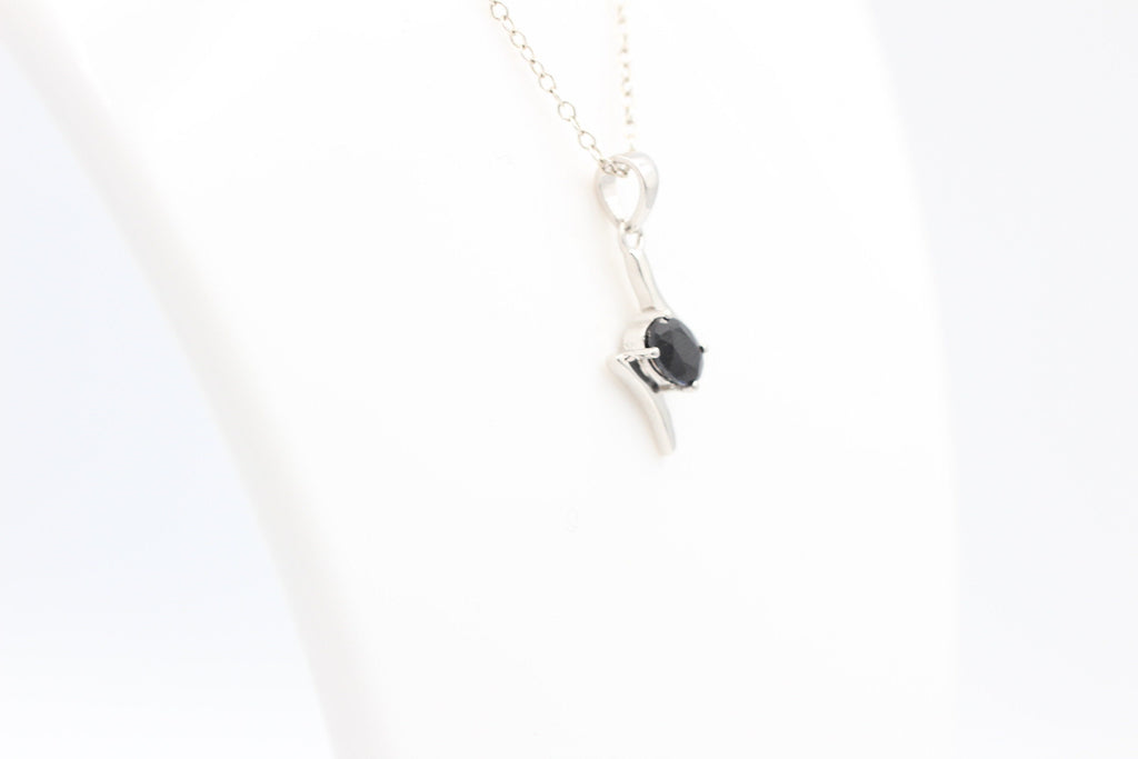 0,72 Carat schwarzer Saphir Anhänger 925 Silber Saphiranhänger