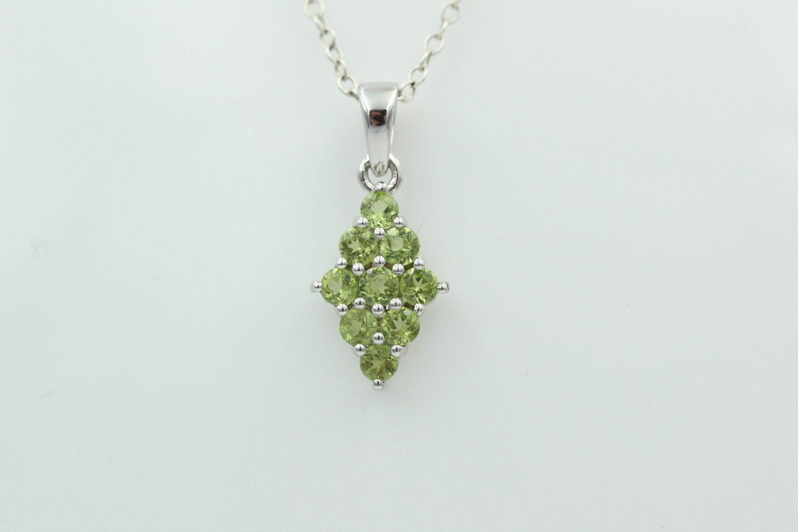 1,7 Carat maigrüner Peridot Anhänger 925 Silber Collier Kette Peridotanhänger
