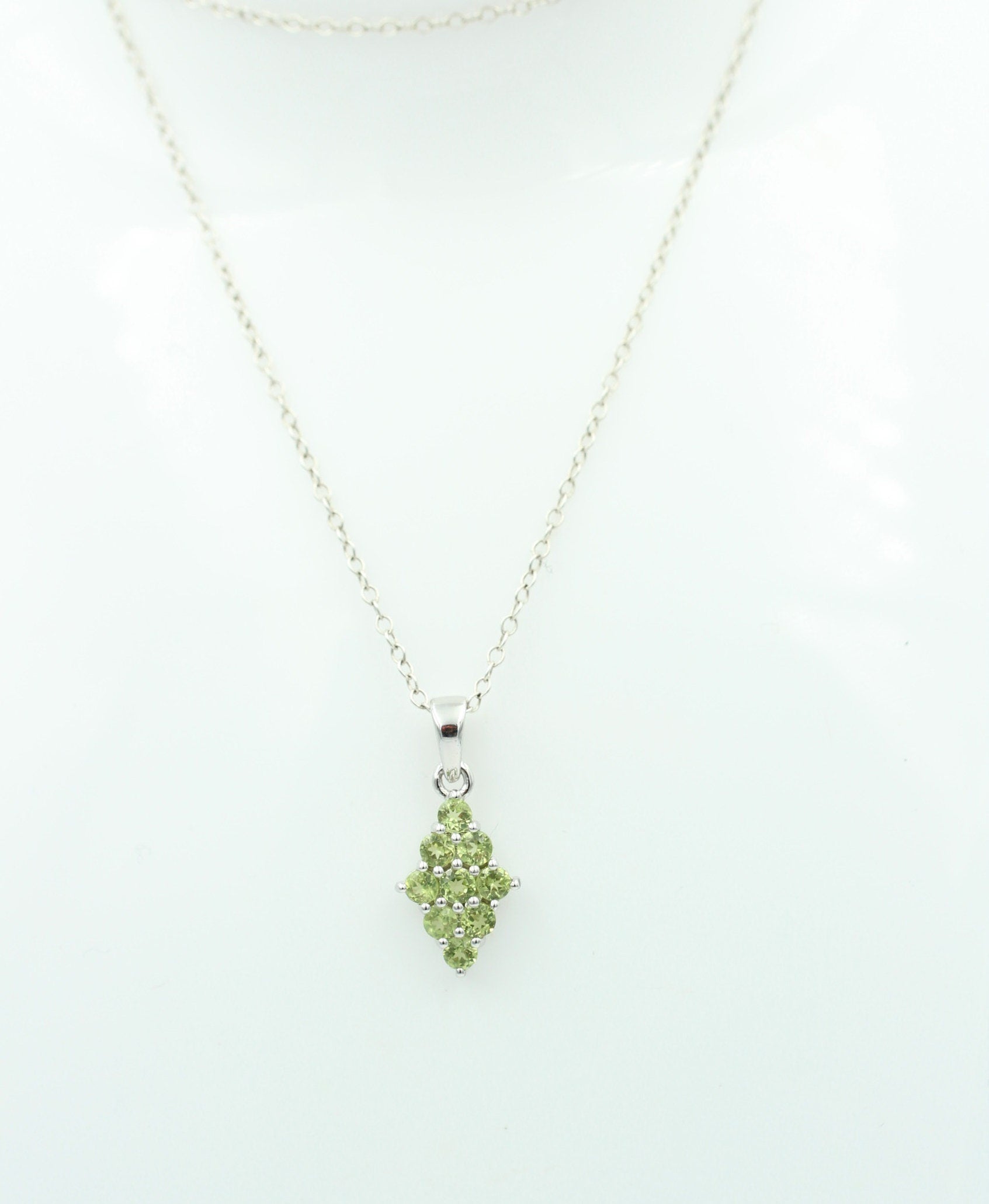 1,7 Carat maigrüner Peridot Anhänger 925 Silber Collier Kette Peridotanhänger