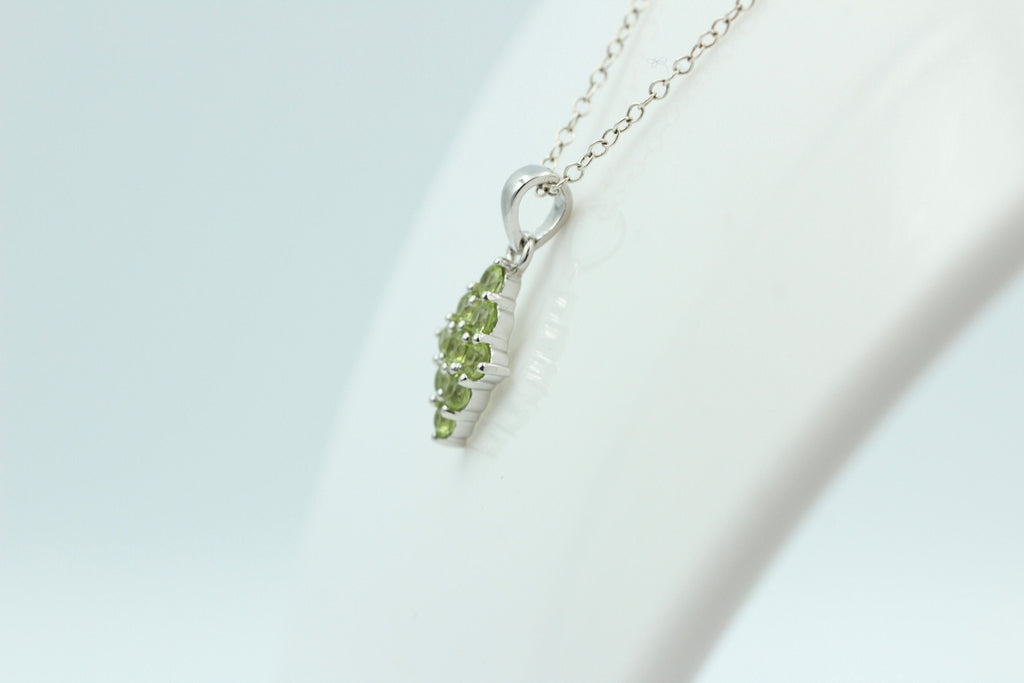 1,7 Carat maigrüner Peridot Anhänger 925 Silber Collier Kette Peridotanhänger