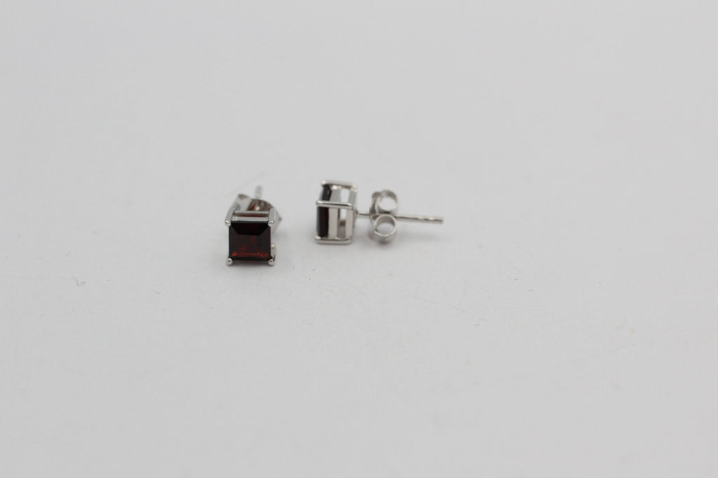 0,9 Carat Granat Ohrstecker 925 Silber blutroter Granat Unisex Ohrschmuck Top