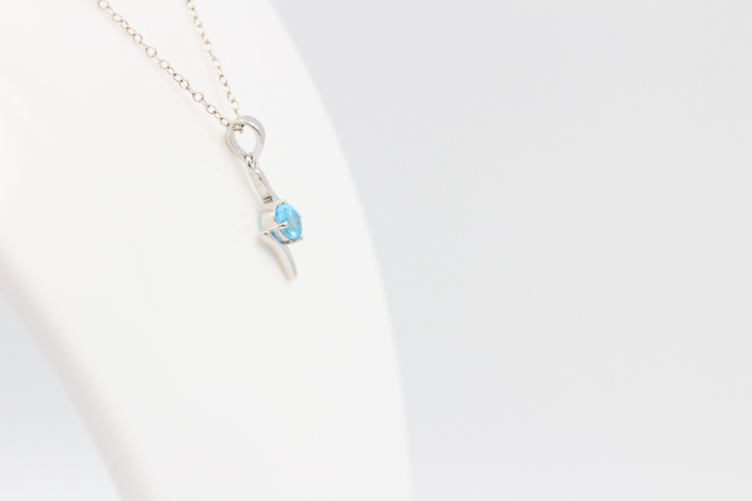 0,72 Carat schweizblauer Topas Anhänger 925 Silber swiss blue Topas