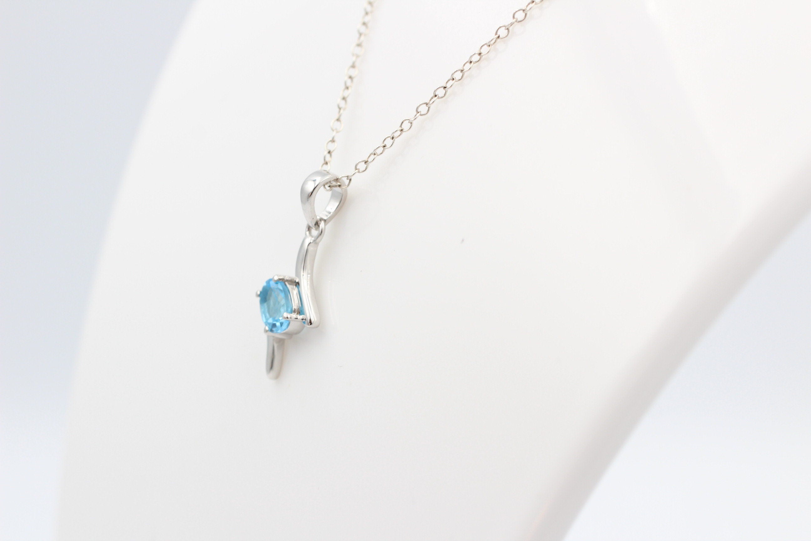 0,72 Carat schweizblauer Topas Anhänger 925 Silber swiss blue Topas