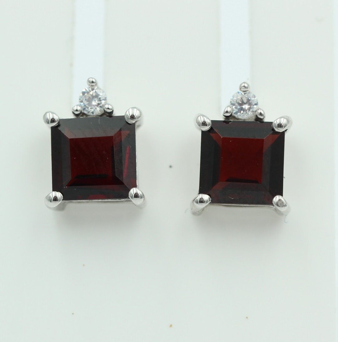 Edle 2,2 Carat Granat Ohrstecker 925 Silber mit Zirkonia Top blutroter Granat