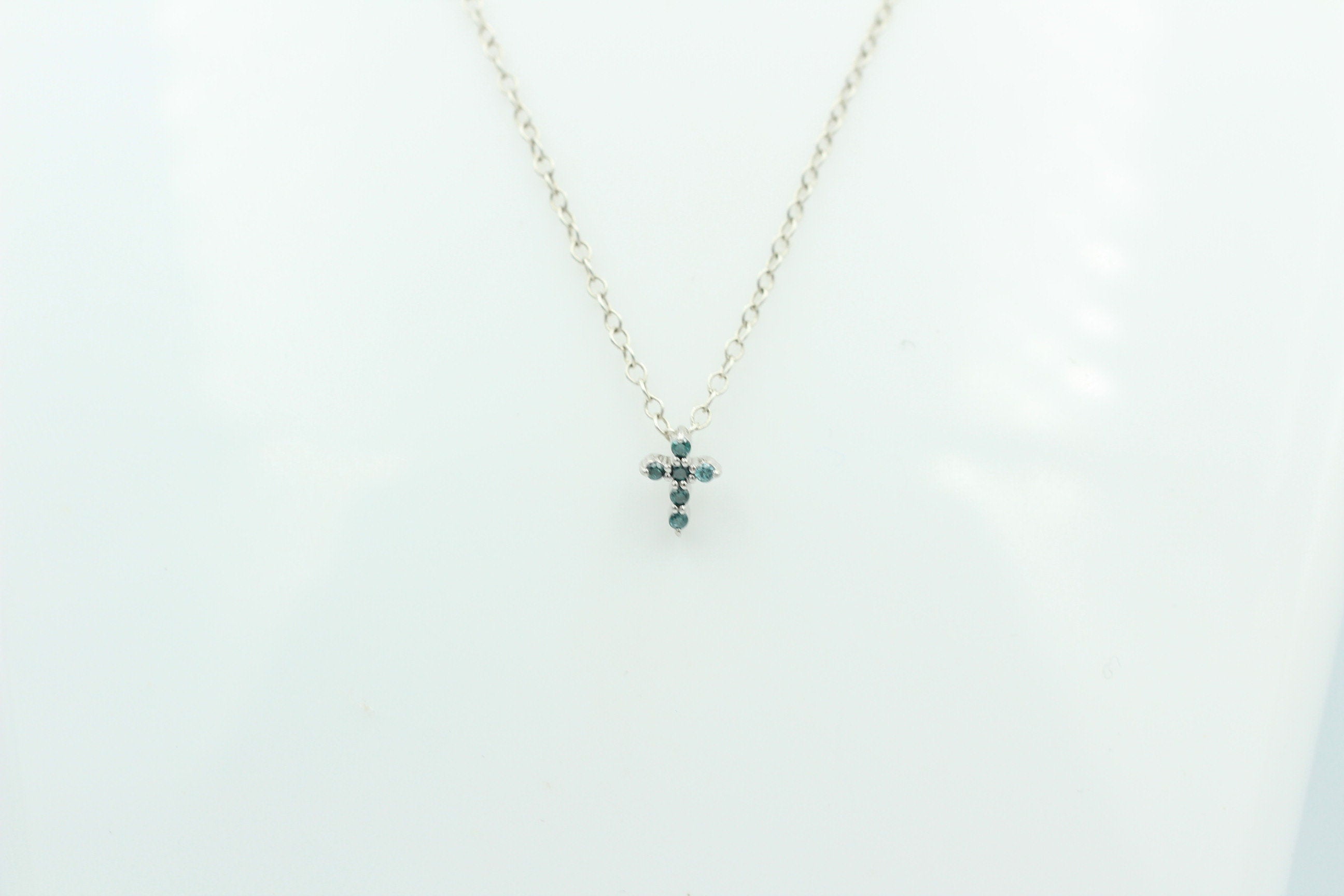 0,072 Carat blauer Diamant Kreuzanhänger 925 Silber Collier Kette I2 - I3 Top