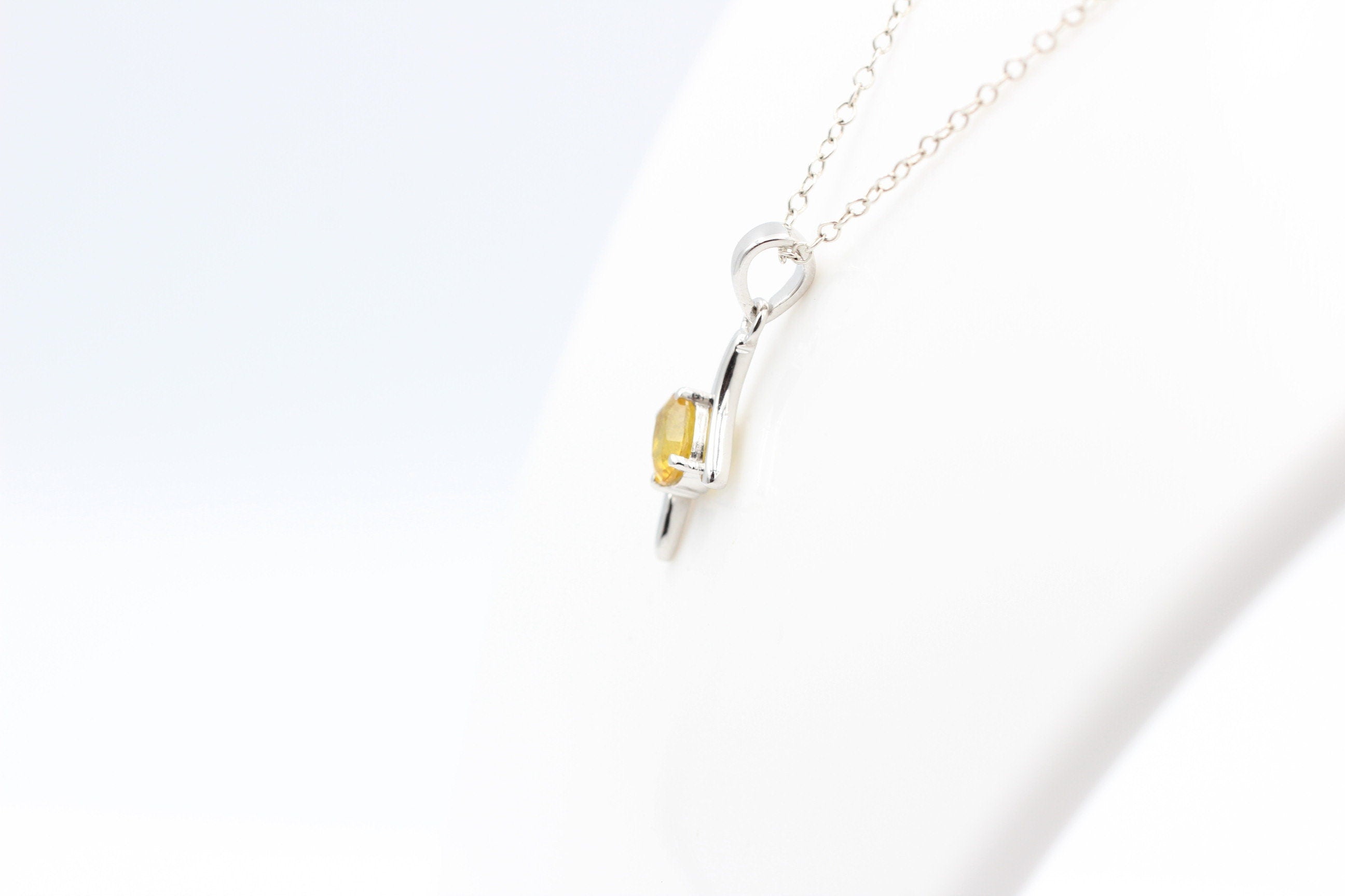 0,72 Carat gelber Saphir Anhänger 925 Silber Collier Kette  Saphiranhänger Top
