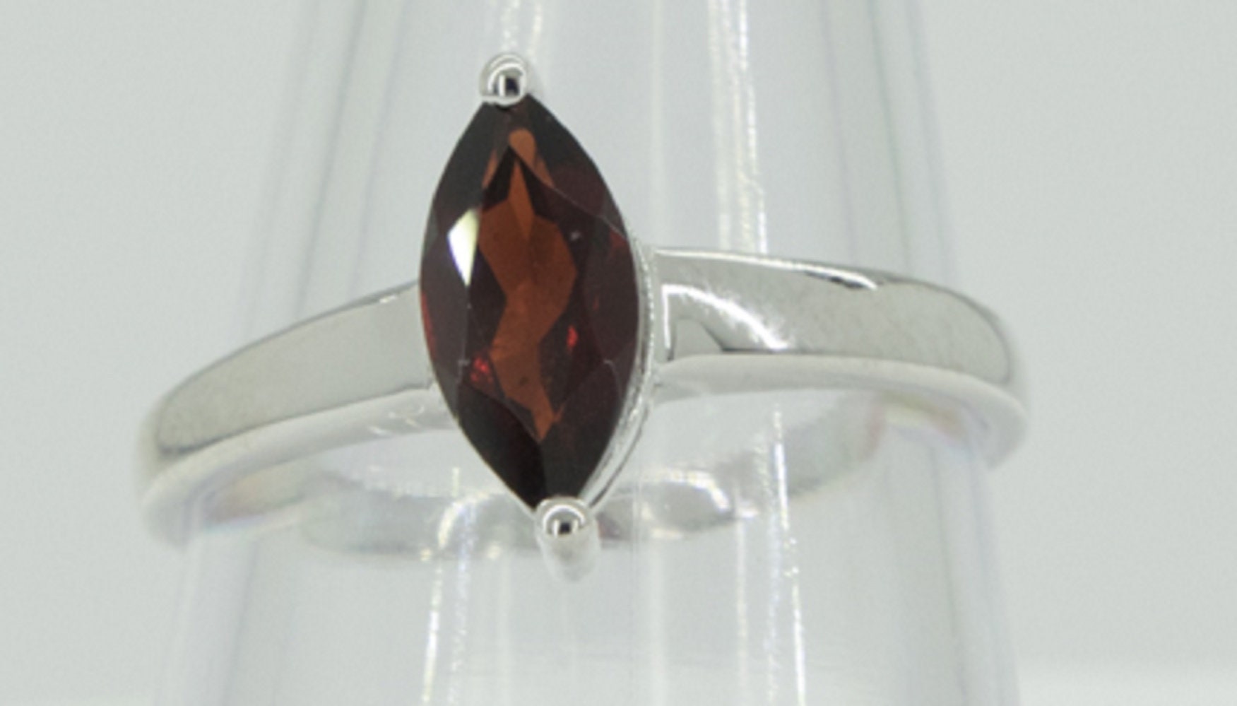 0,83 Carat blutroter Granat Ring 925 Silber Edelstein Top  Grasse 58 / 8 /18,5