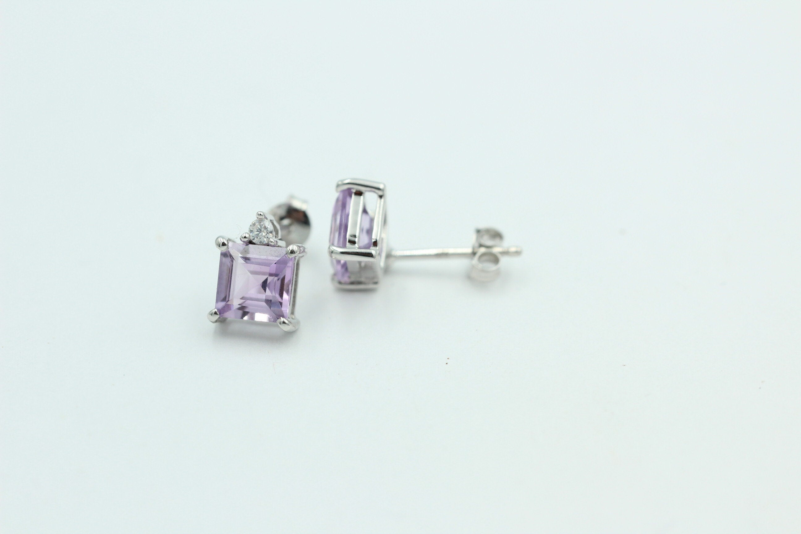 Edle 2,2 Carat Amethyst aus Brasilien Ohrstecker 925 Silber mit Zirkonia Top