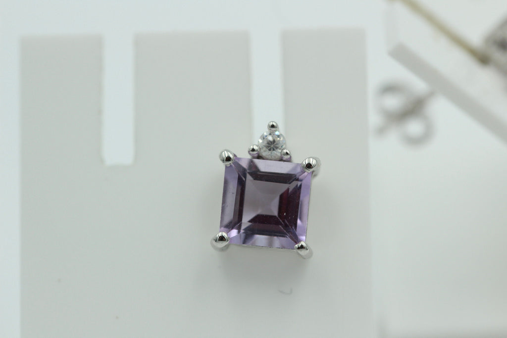 Edle 2,2 Carat Amethyst aus Brasilien Ohrstecker 925 Silber mit Zirkonia Top