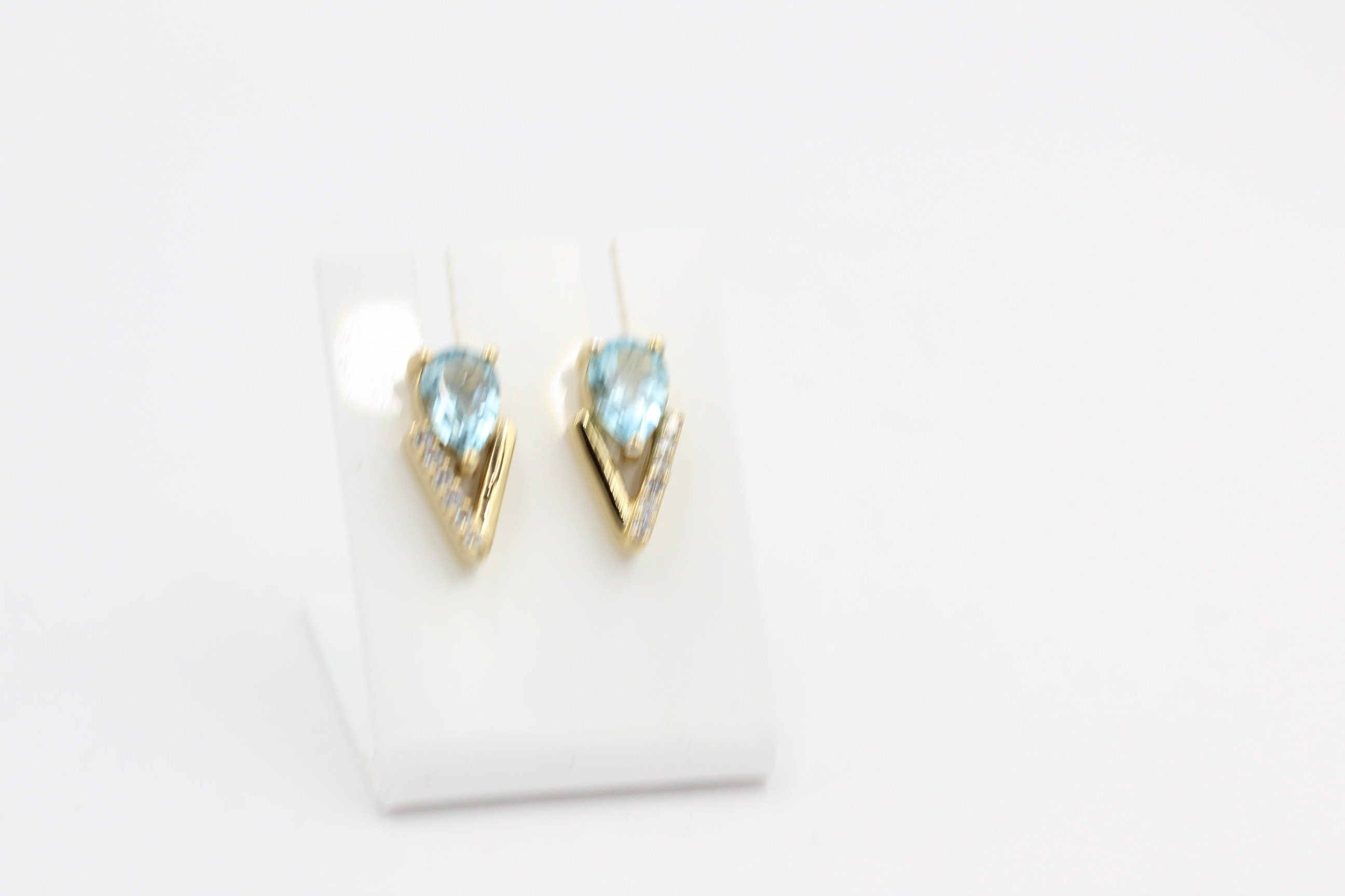 1,44 Carat Blautopas Design Ohrstecker 925 Silber vergoldet mit Zirkonia Edel