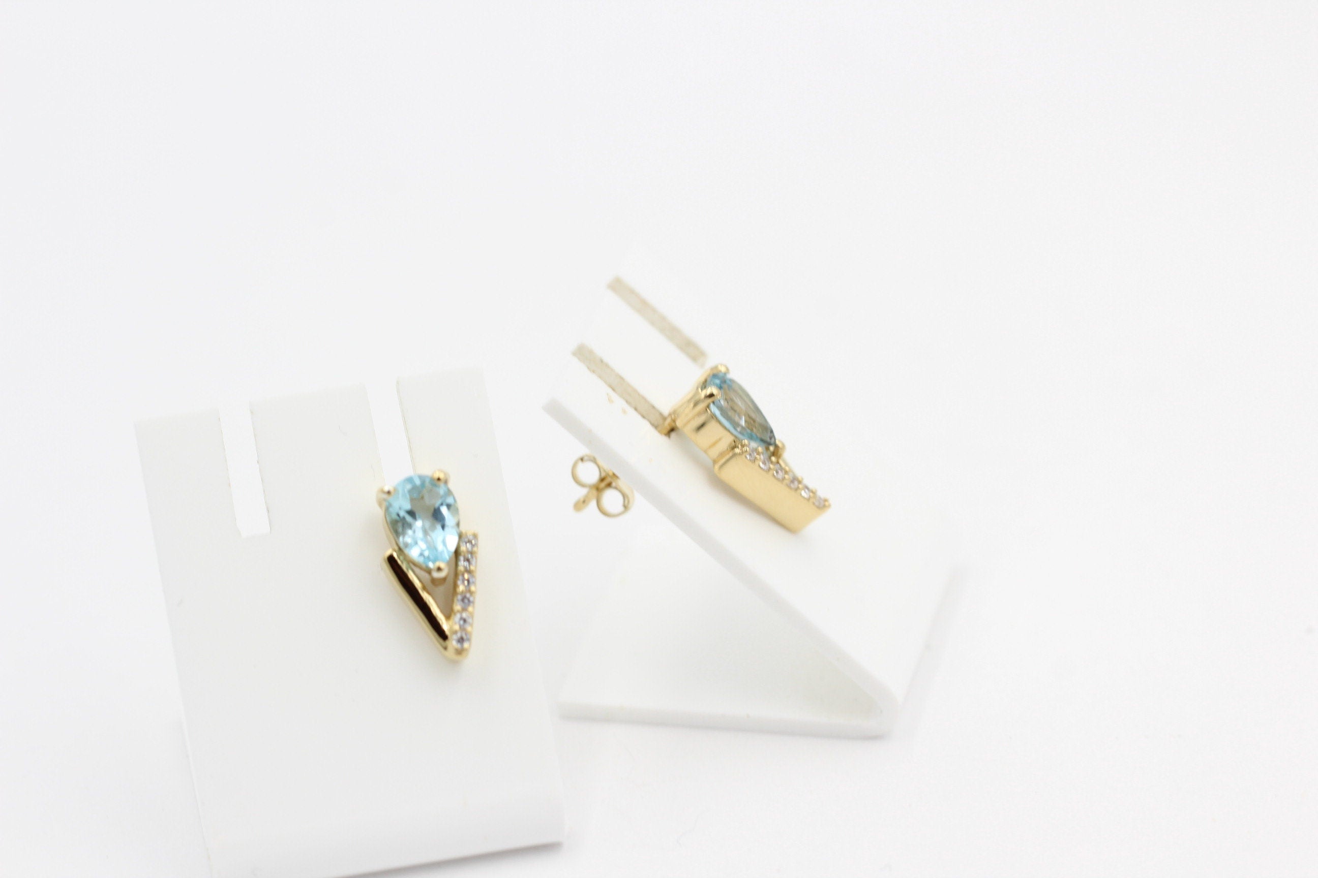 1,44 Carat Blautopas Design Ohrstecker 925 Silber vergoldet mit Zirkonia Edel