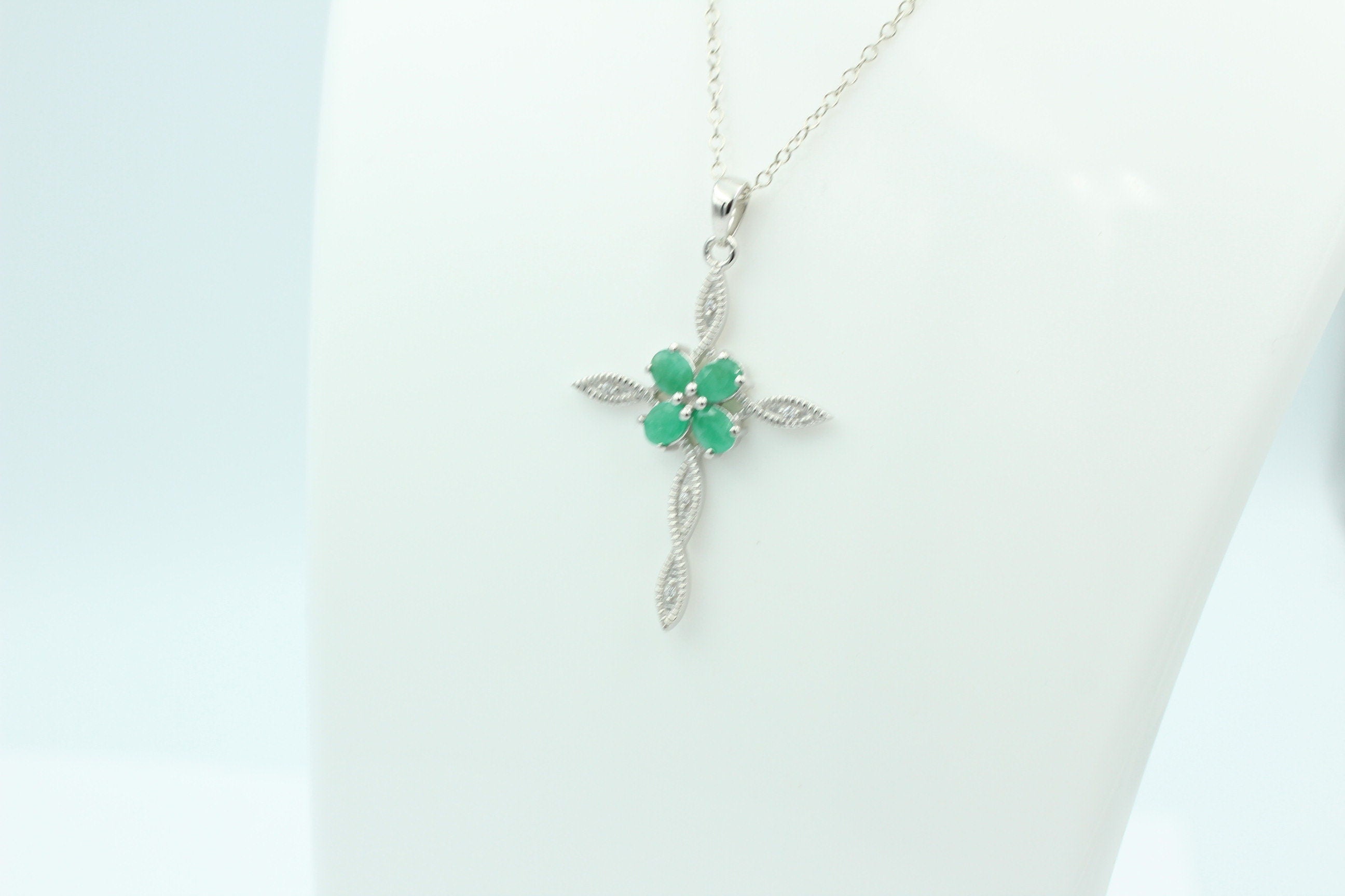 0,66 Carat Smaragd Kreuz Anhänger 925 Silber Collier Kette Smaragtanhänger Schmuck