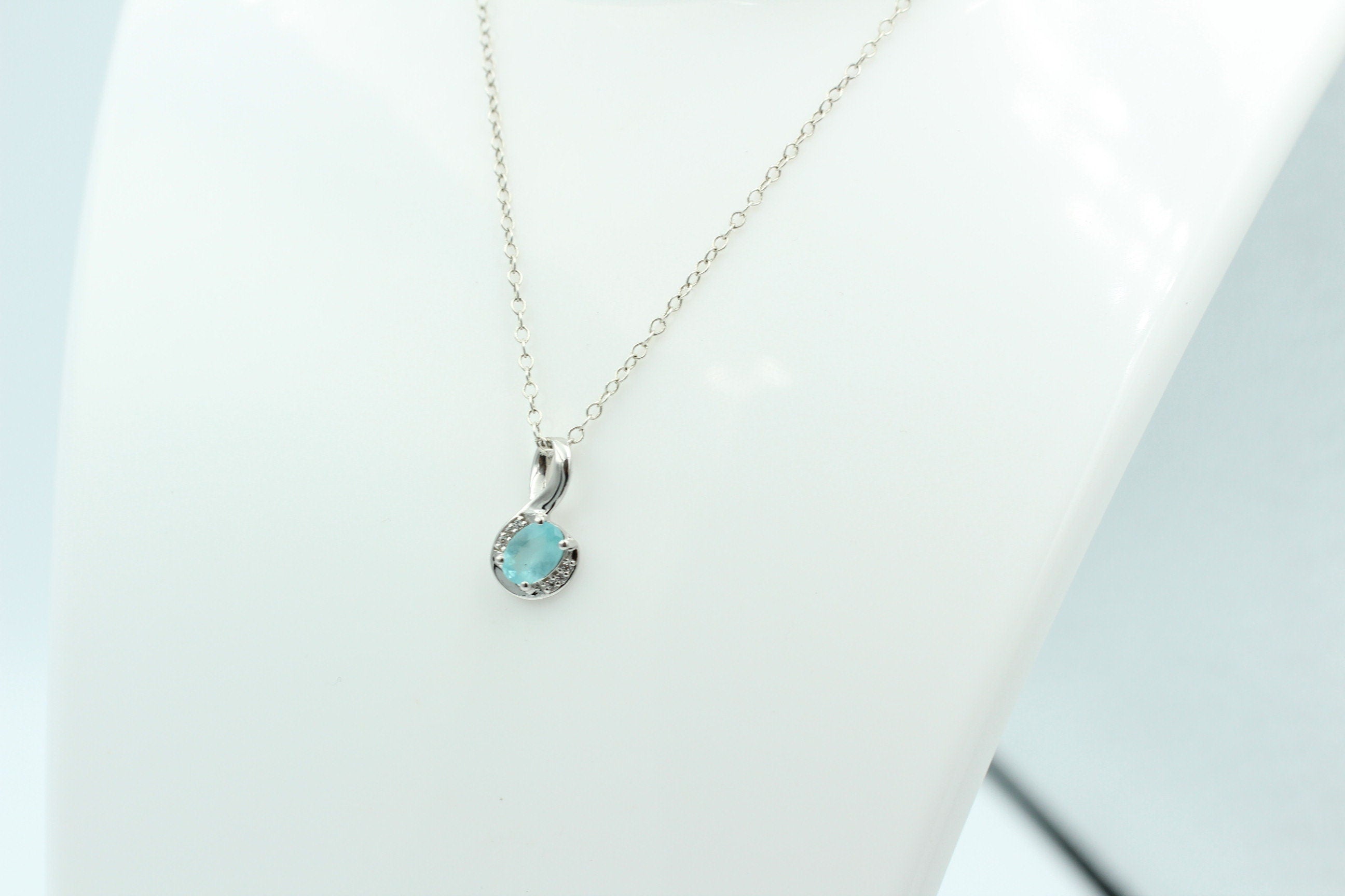 1,12 Carat blauer Apatit  Anhänger 925 Silber  mit Zirkonia