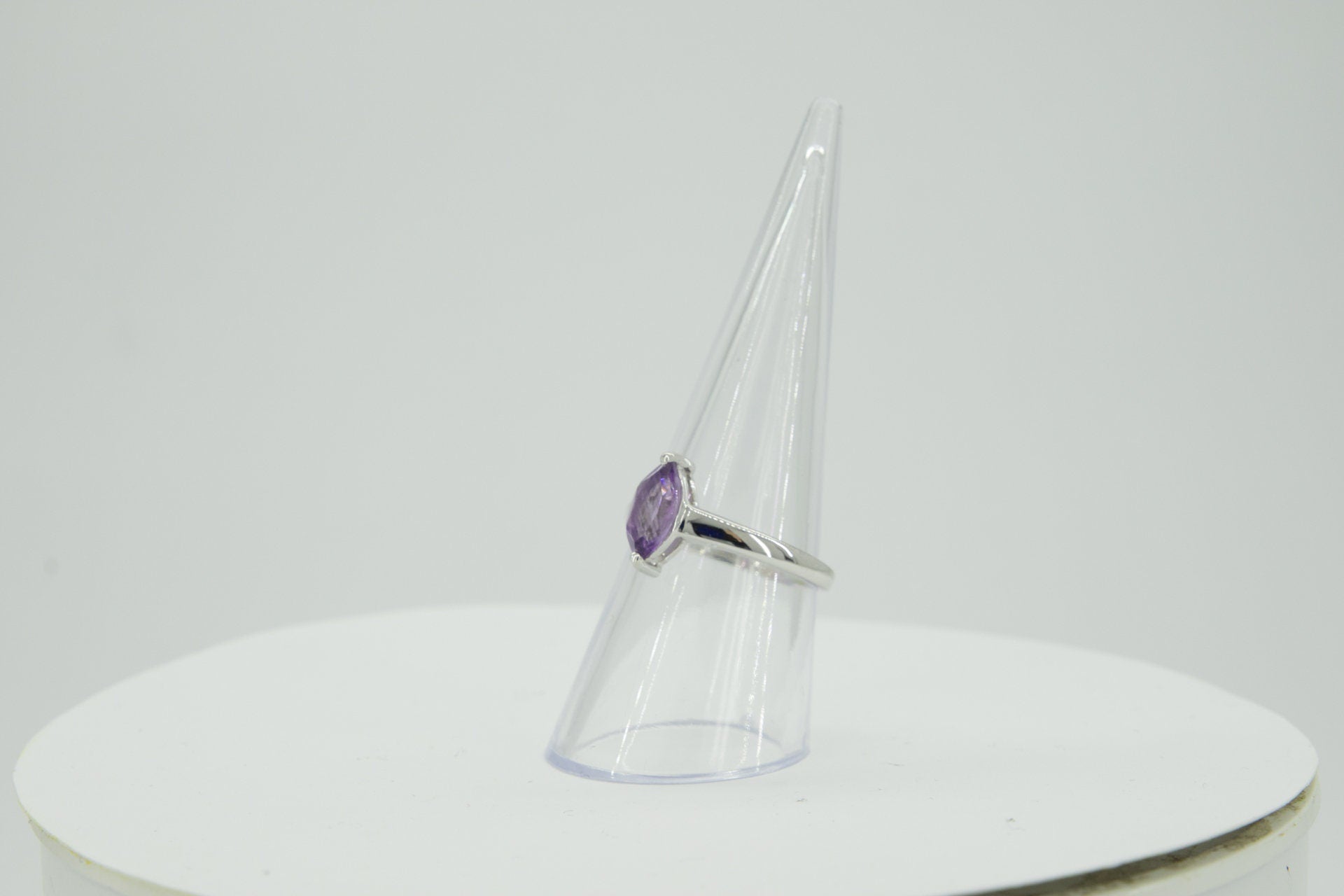 0,83 Carat Amethyst Ring 925 Silber violetter Edelstein 58 / 8 /18,5