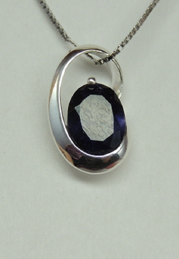 Edler 2,1 Carath indischer Iolith Anhanger 925 Silber Collier Kette Wassersaphir Luchssaphir