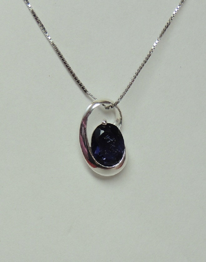 Edler 2,1 Carath indischer Iolith Anhanger 925 Silber Collier Kette Wassersaphir Luchssaphir