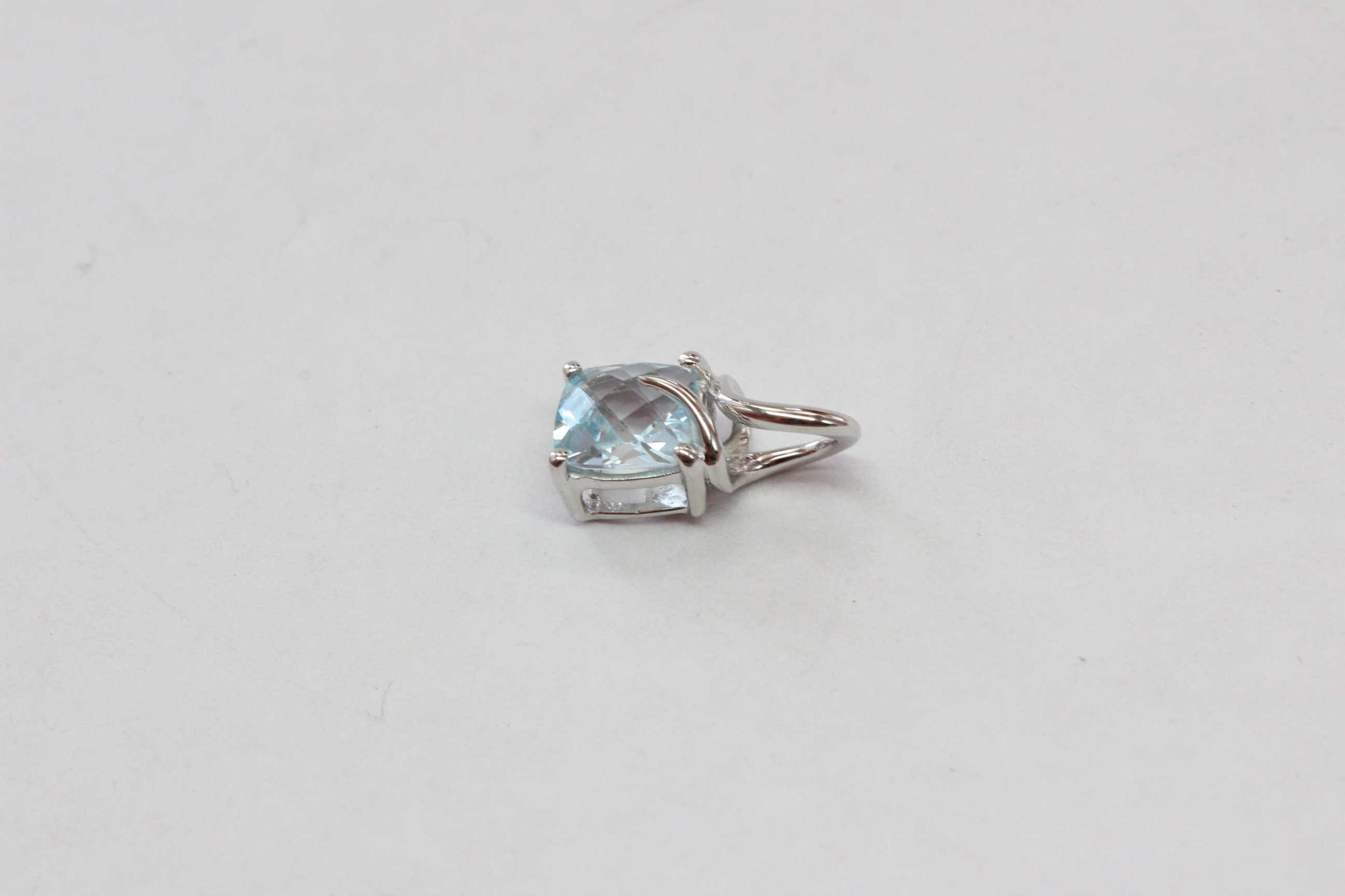 Edler 1,4 Carat Blautopas Anhanger 925 Silber Collier Kette himmelblauer Topas