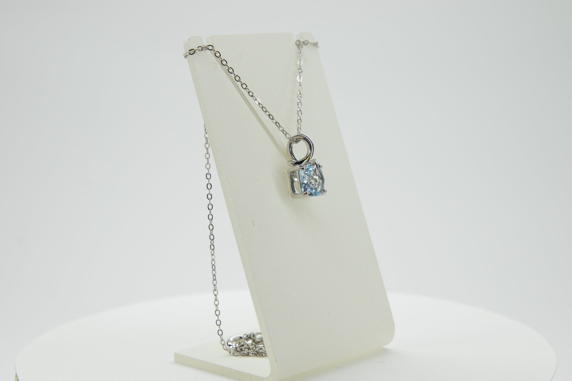 Edler 1,4 Carat Blautopas Anhanger 925 Silber Collier Kette himmelblauer Topas