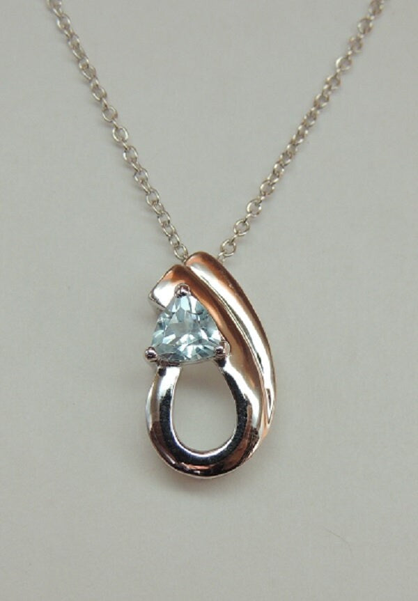 Echter Blautopas Anhänger Silber 925 Hellblaues Collier-Element, 0,50 ct Edelstein Unikat, Moderner Kettenanhänger Sky Blue Topaz Hochwertig