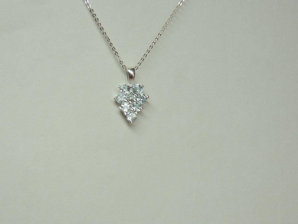 edler 0,8 Carat Blautopas Anhanger Traube 925 Silber sky blue Topas Collier Kette