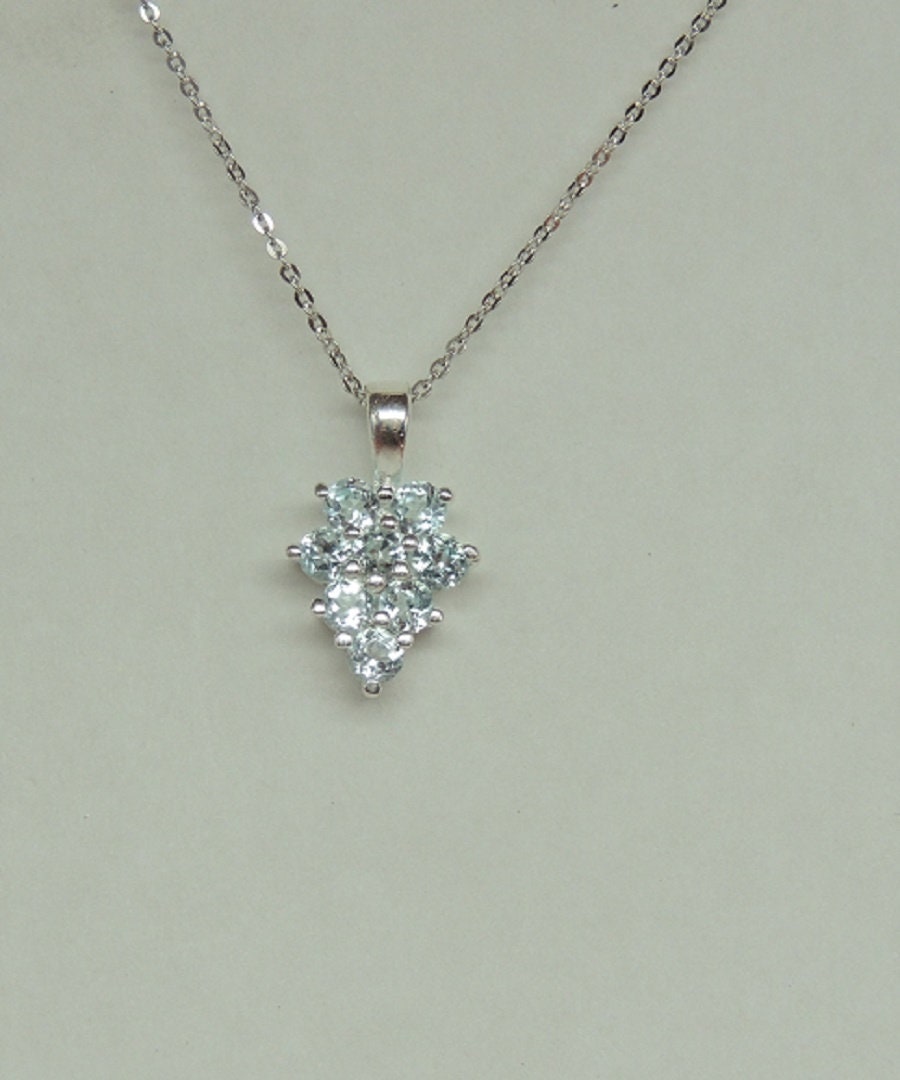 edler 0,8 Carat Blautopas Anhanger Traube 925 Silber sky blue Topas Collier Kette