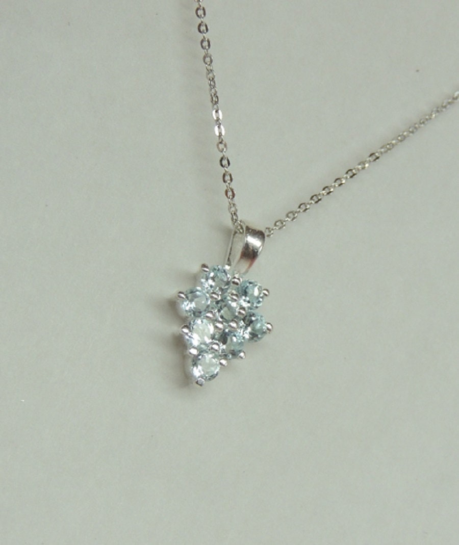 edler 0,8 Carat Blautopas Anhanger Traube 925 Silber sky blue Topas Collier Kette