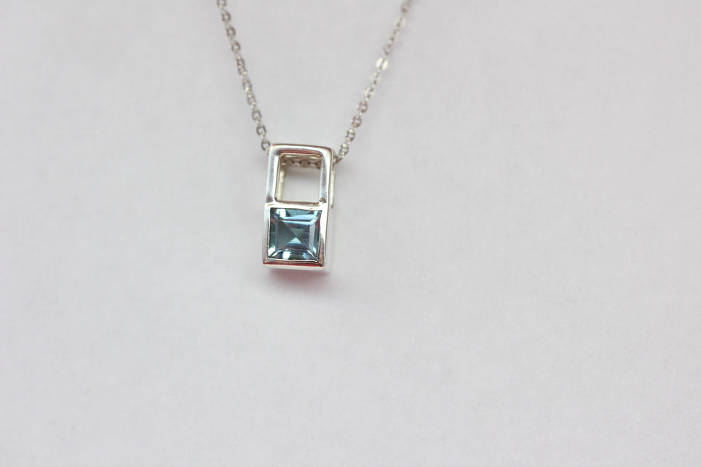 Design pur 0,6 Carat Blautopas Anhänger 925 Silber Colier Kette  Designschmuck