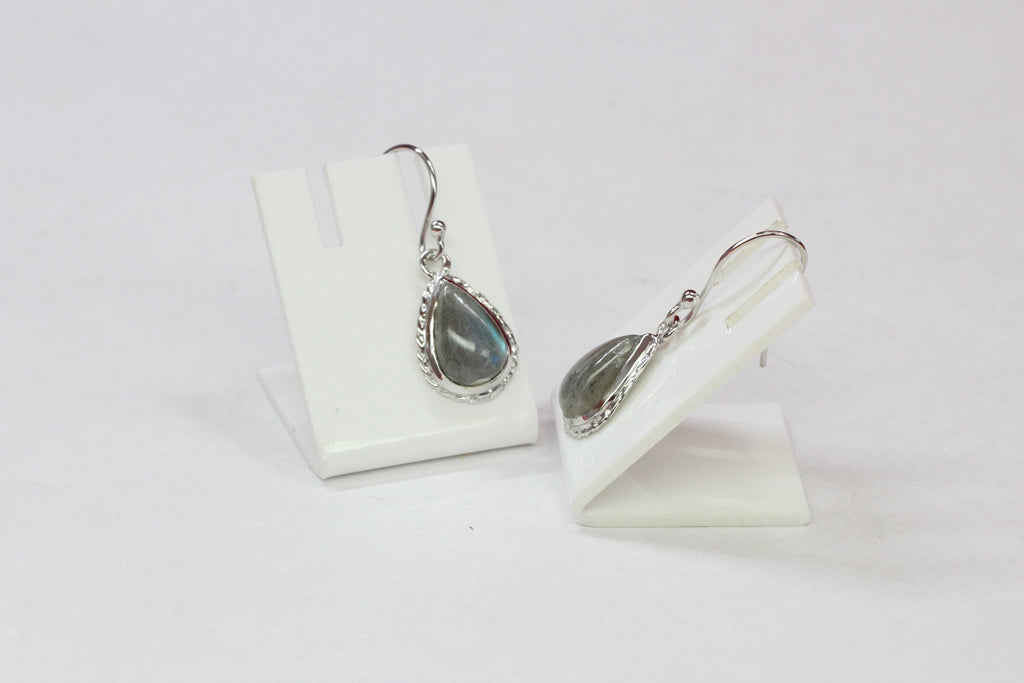 Edle irrisierende 4,2 Carat Labradorit Ohrhanger Pearschliff 925 Silber Edelstein
