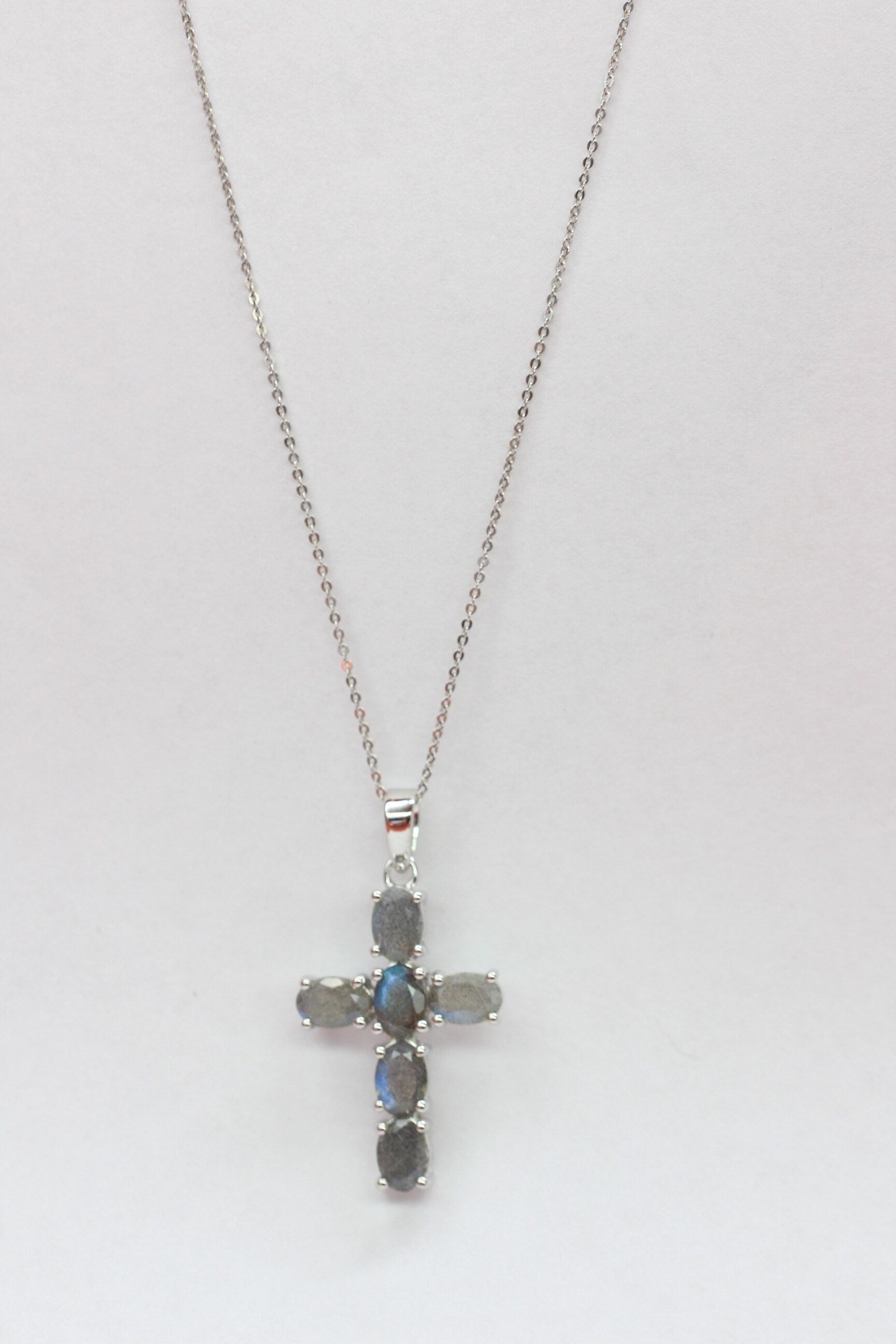 Edler 4,56 Carat irrisierender Labradorit Kreuzanhanger 925 Silber Collier Kette