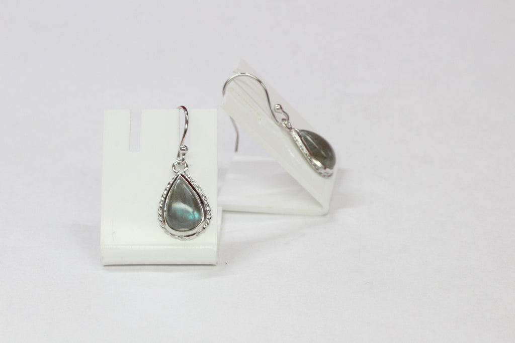 Edle irrisierende 4,2 Carat Labradorit Ohrhanger Pearschliff 925 Silber Edelstein