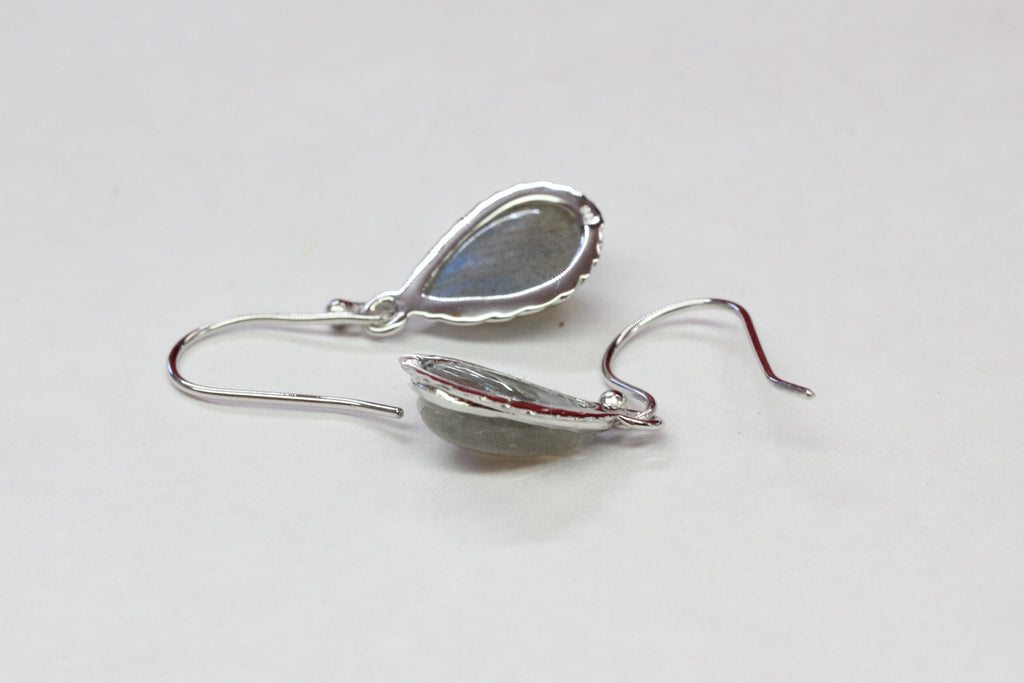 Edle irrisierende 4,2 Carat Labradorit Ohrhanger Pearschliff 925 Silber Edelstein