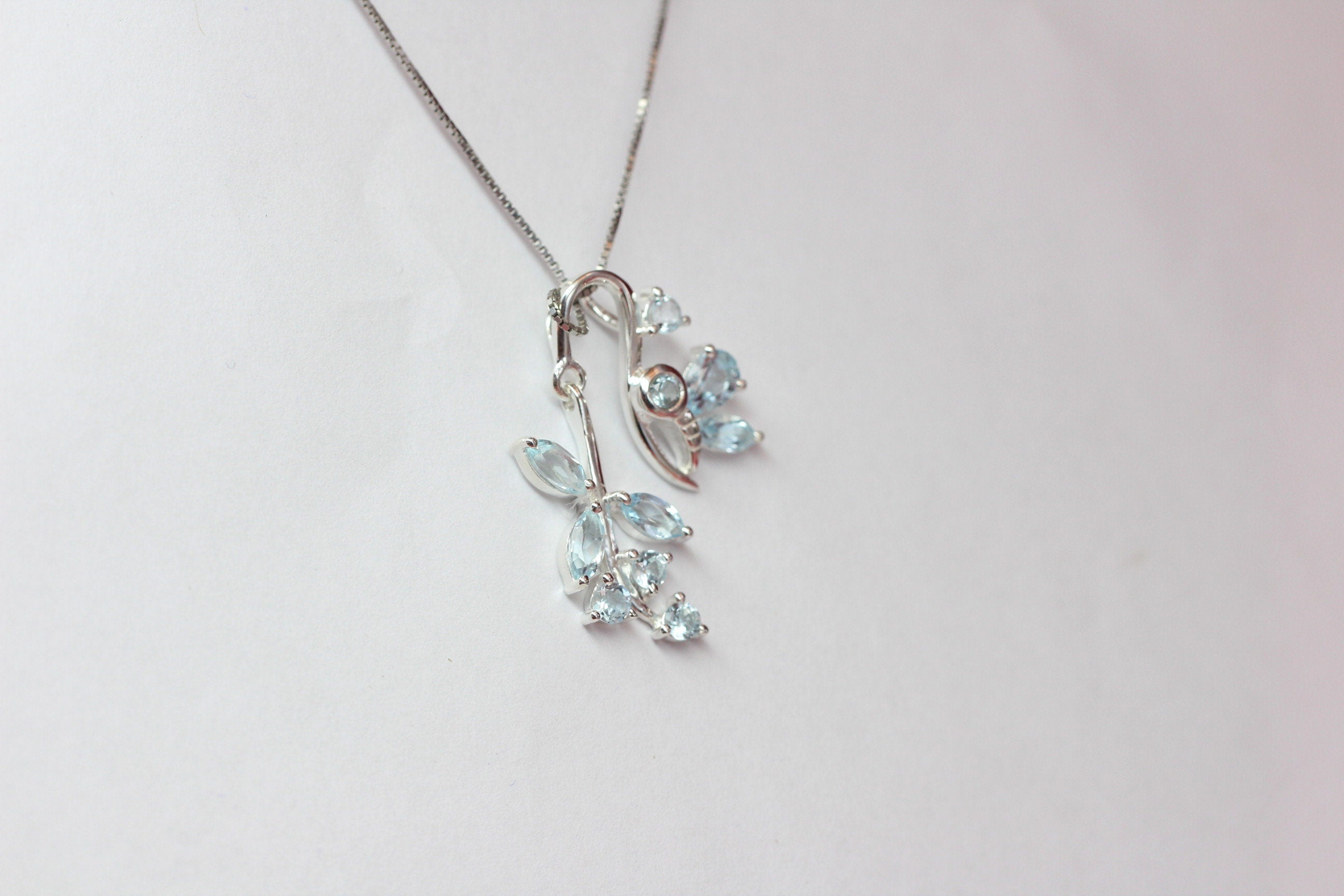 Edler 1,36 Carat Blautopas Libellen Blumen Anhanger 925 Silber Collier Kette Top