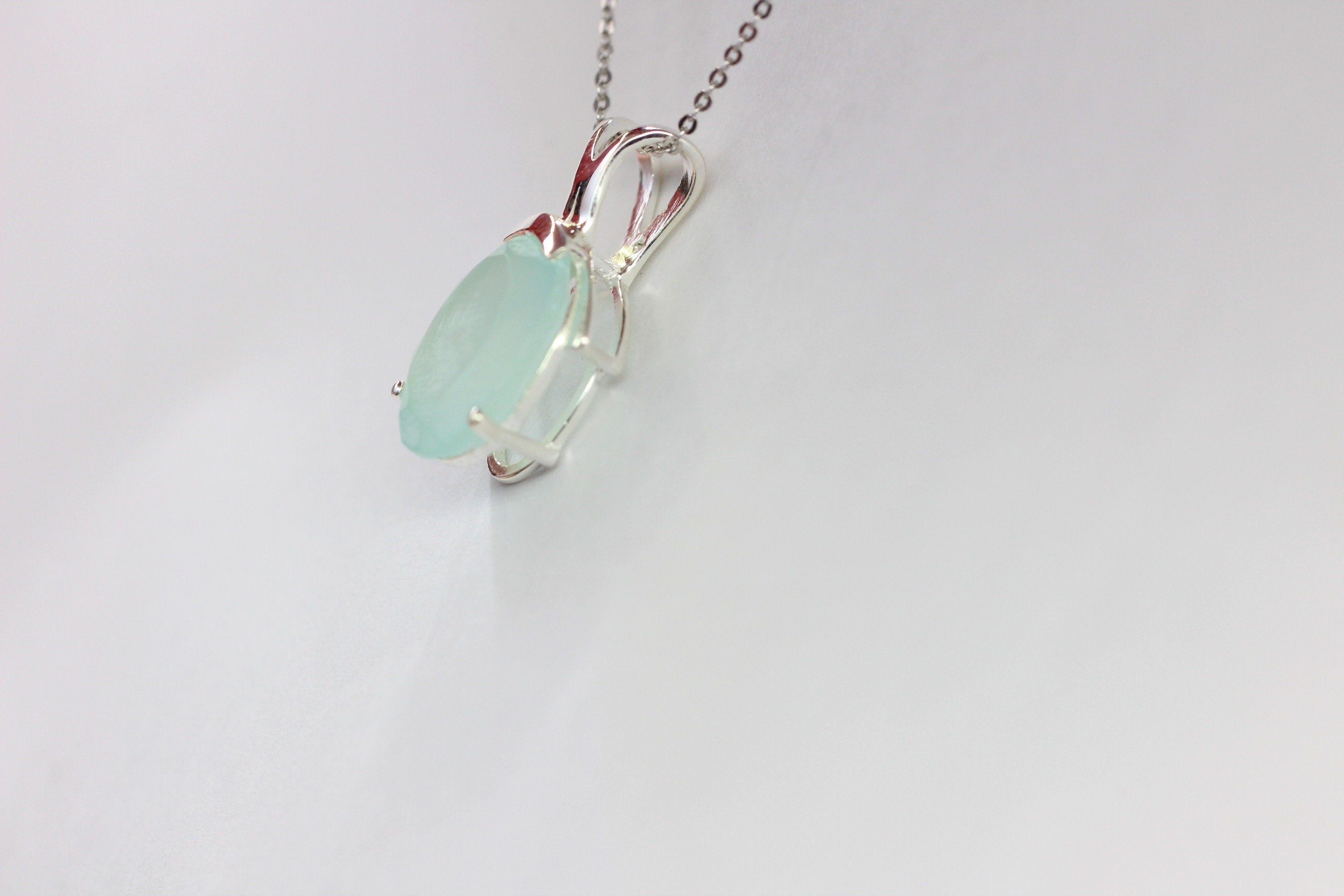 Aqua Chalcedon Anhänger Silber 925  Edles Collier mit 4,9 ct Edelstein, Handgefertigt, Pastellblauer Stein, Maritimer Schmuck Geschenk