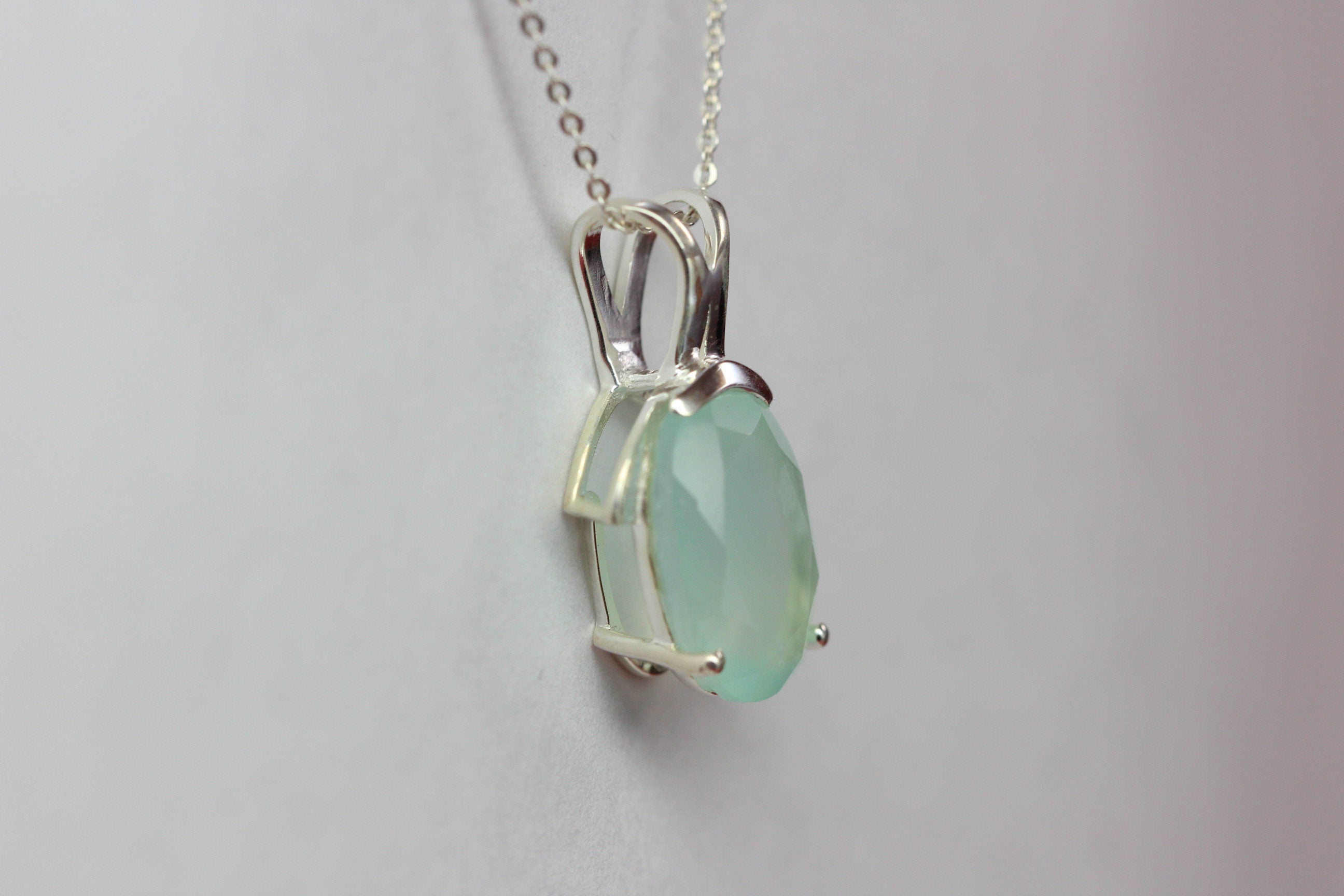 Aqua Chalcedon Anhänger Silber 925  Edles Collier mit 4,9 ct Edelstein, Handgefertigt, Pastellblauer Stein, Maritimer Schmuck Geschenk