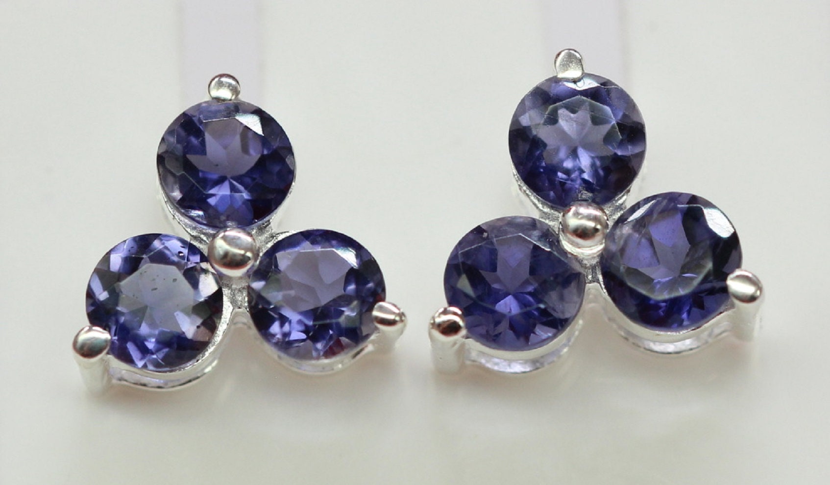 Edle 0,52 Carat Iolith Ohrstecker 925 Siilber Wassersahir Luchssaphir Ohrschmuck