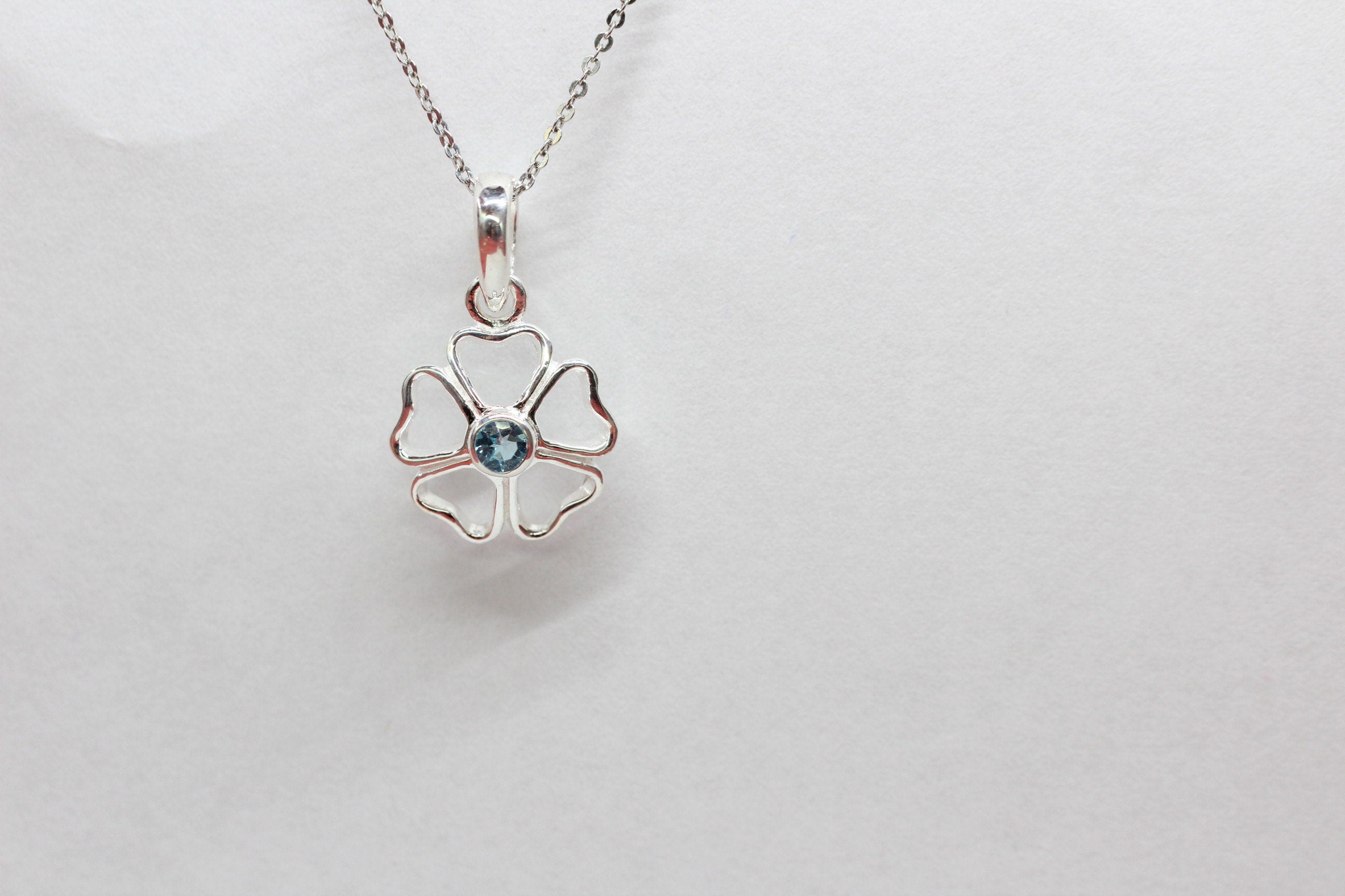 Echter Blautopas Anhänger Silber 925, Kleeblatt Schmuck Blau, Zierliche Edelstein Kette, Glückssymbol Halskette, Kleiner Topas Anhänger Edel