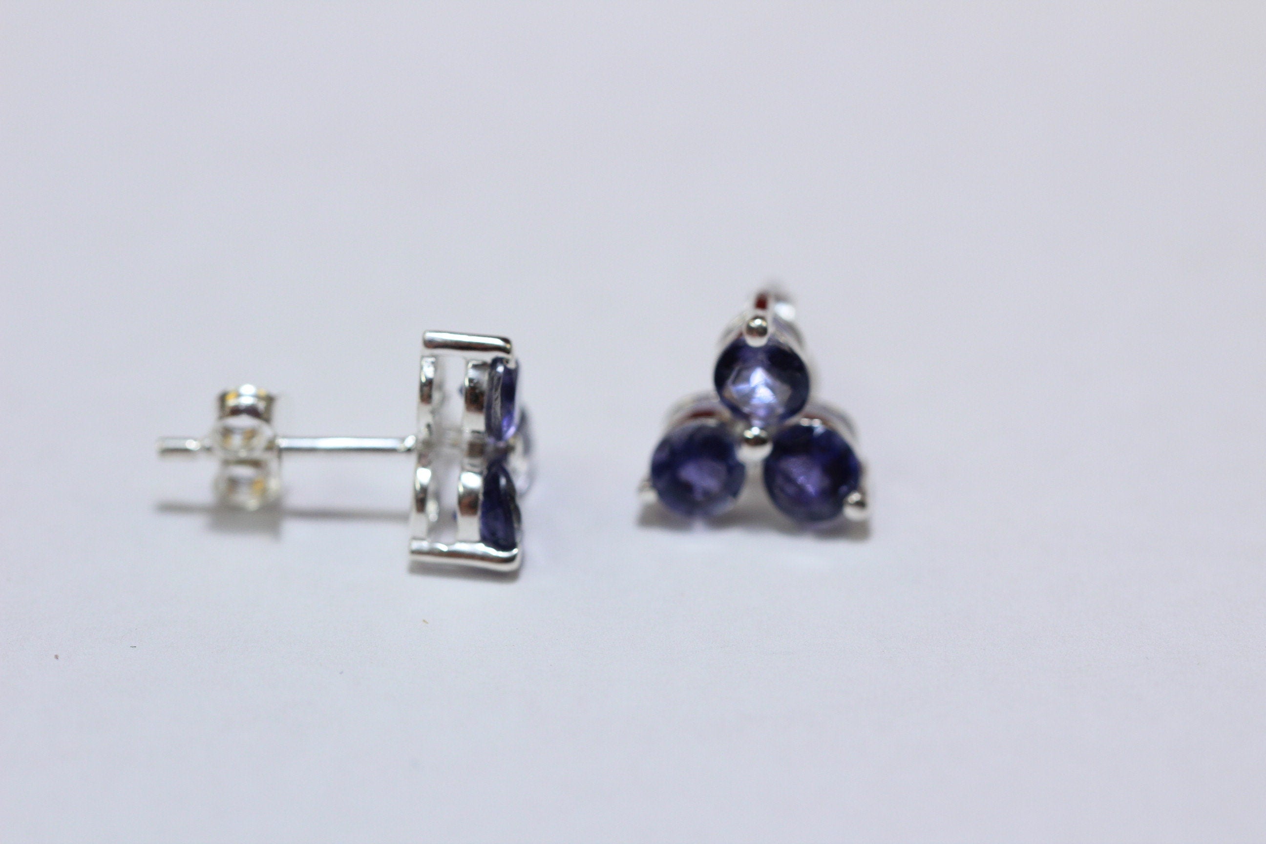 Edle 0,52 Carat Iolith Ohrstecker 925 Siilber Wassersahir Luchssaphir Ohrschmuck