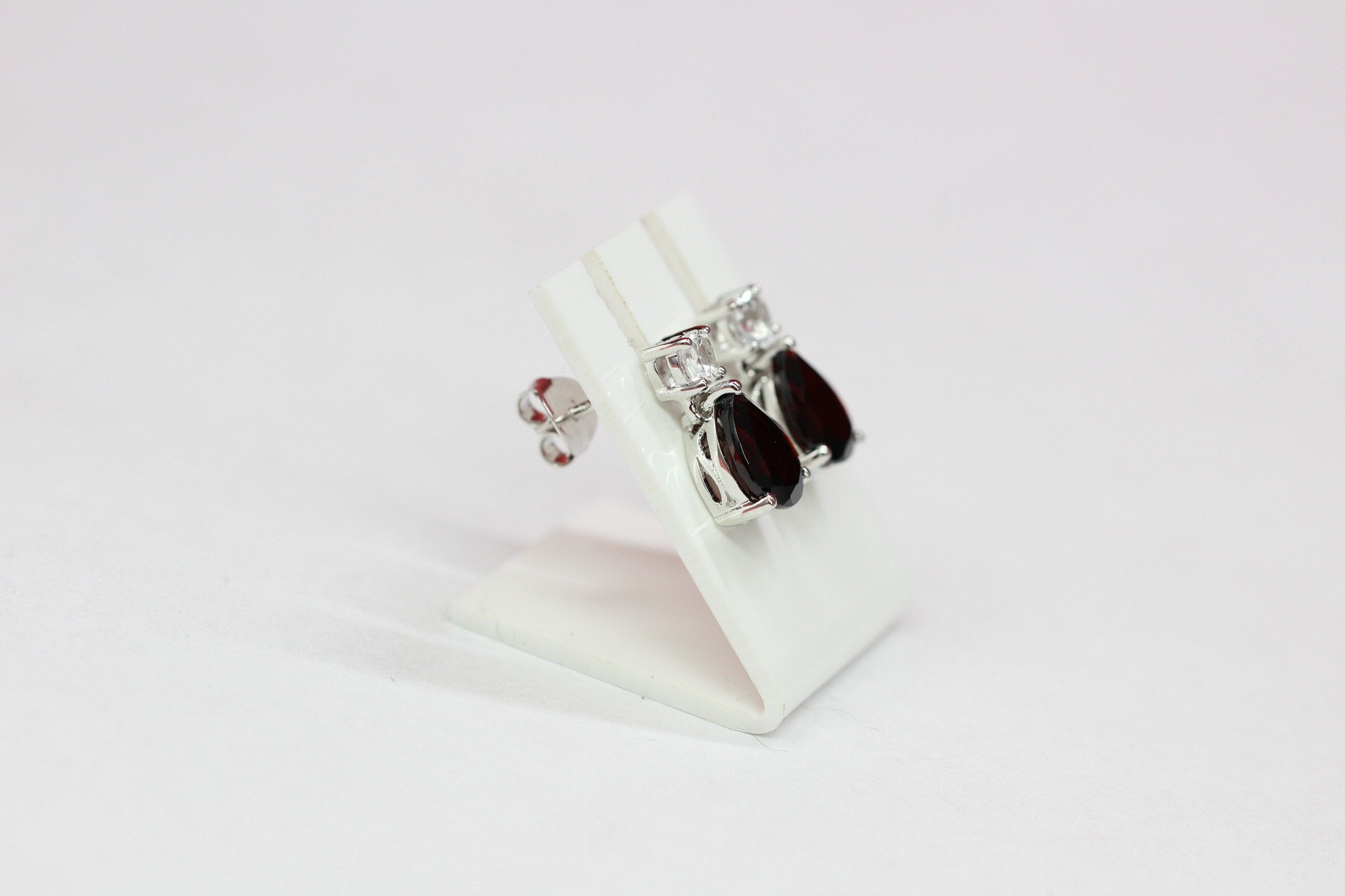 Edler 3,65 Carat Granat weisstopas Ohrstecker 925 Silber blutroter Edesltein weisstopas