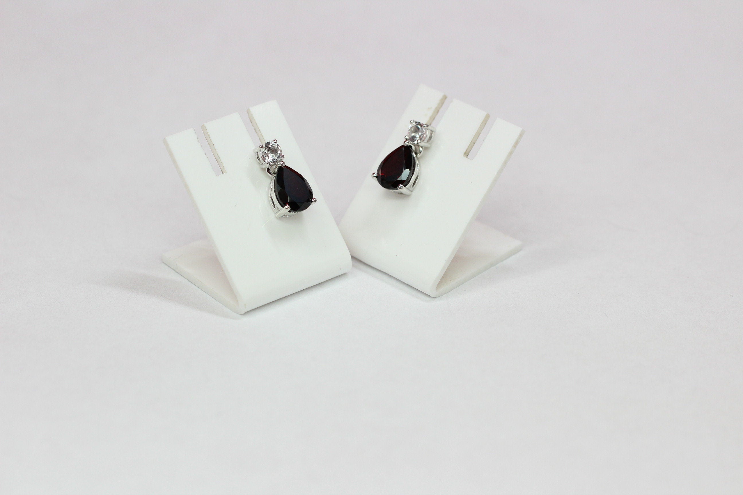 Edler 3,65 Carat Granat weisstopas Ohrstecker 925 Silber blutroter Edesltein weisstopas