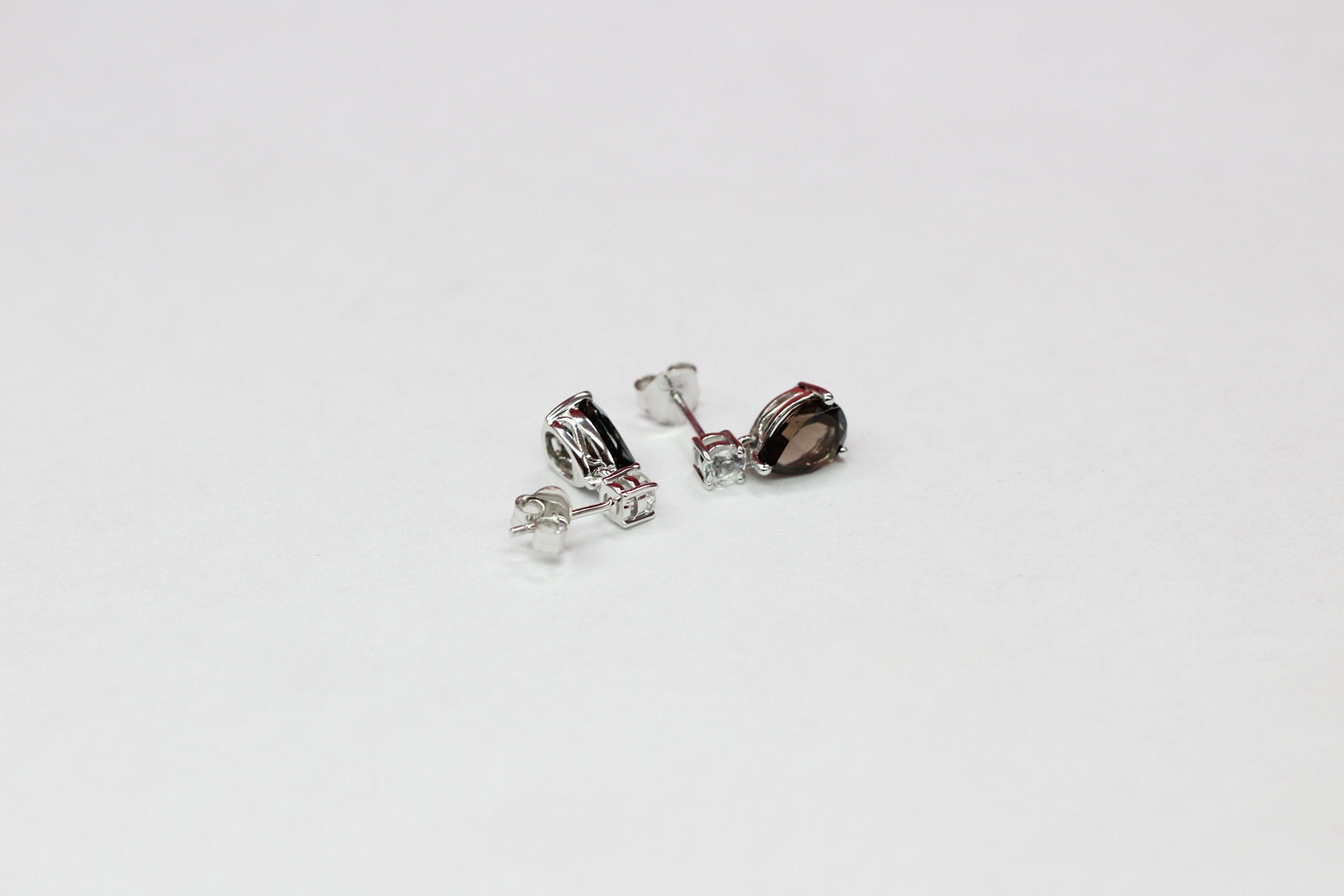 Edler 3,65 Carat Granat weisstopas Ohrstecker 925 Silber blutroter Edesltein weisstopas