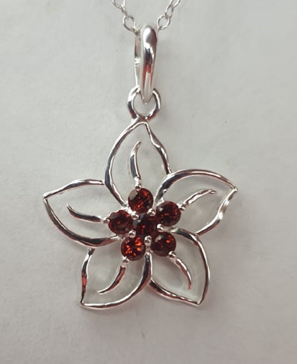 Edler 0,19 Carat Granat Blumen Anhänger 925  Silber  blutrot filigran schön