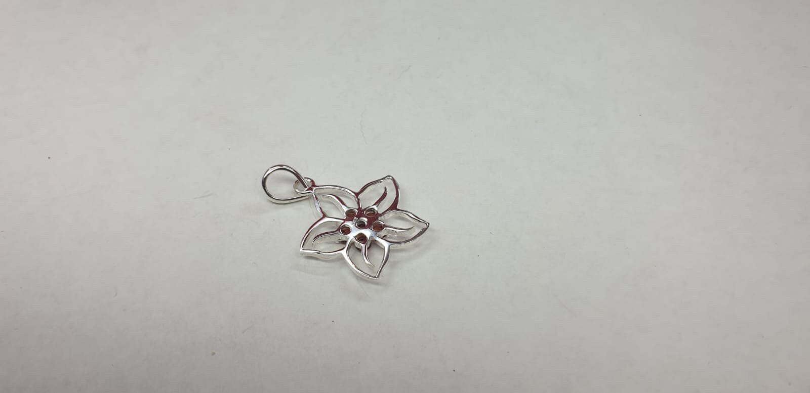 Edler 0,19 Carat Granat Blumen Anhänger 925  Silber  blutrot filigran schön
