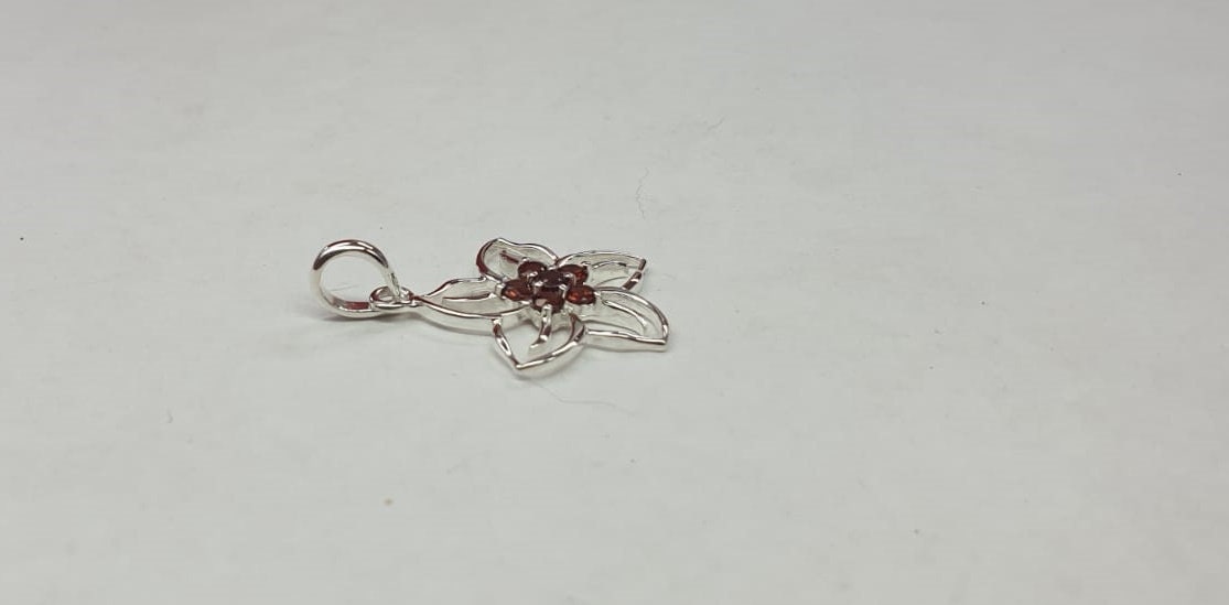 Edler 0,19 Carat Granat Blumen Anhänger 925  Silber  blutrot filigran schön