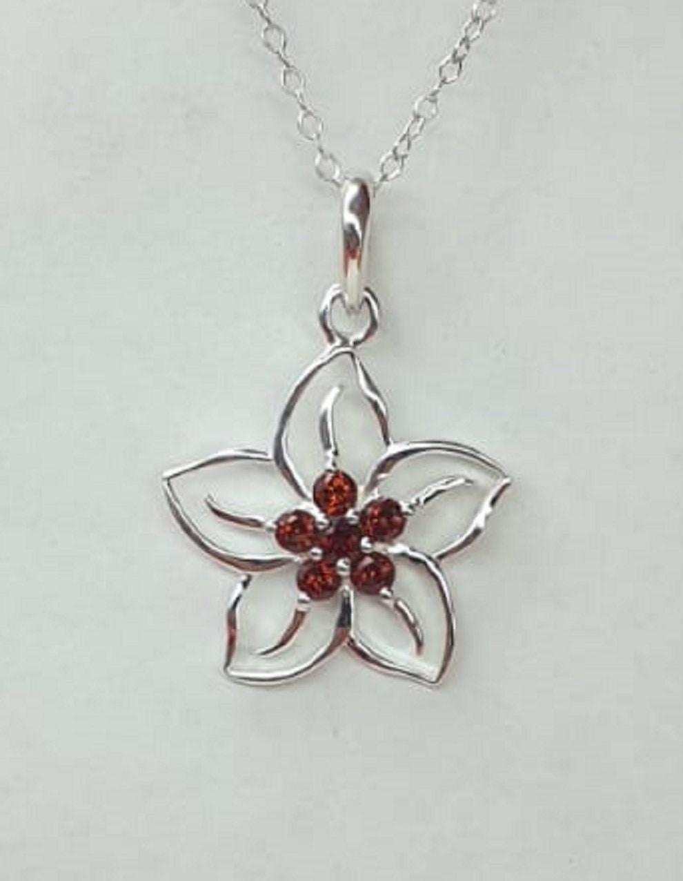Edler 0,19 Carat Granat Blumen Anhänger 925  Silber  blutrot filigran schön