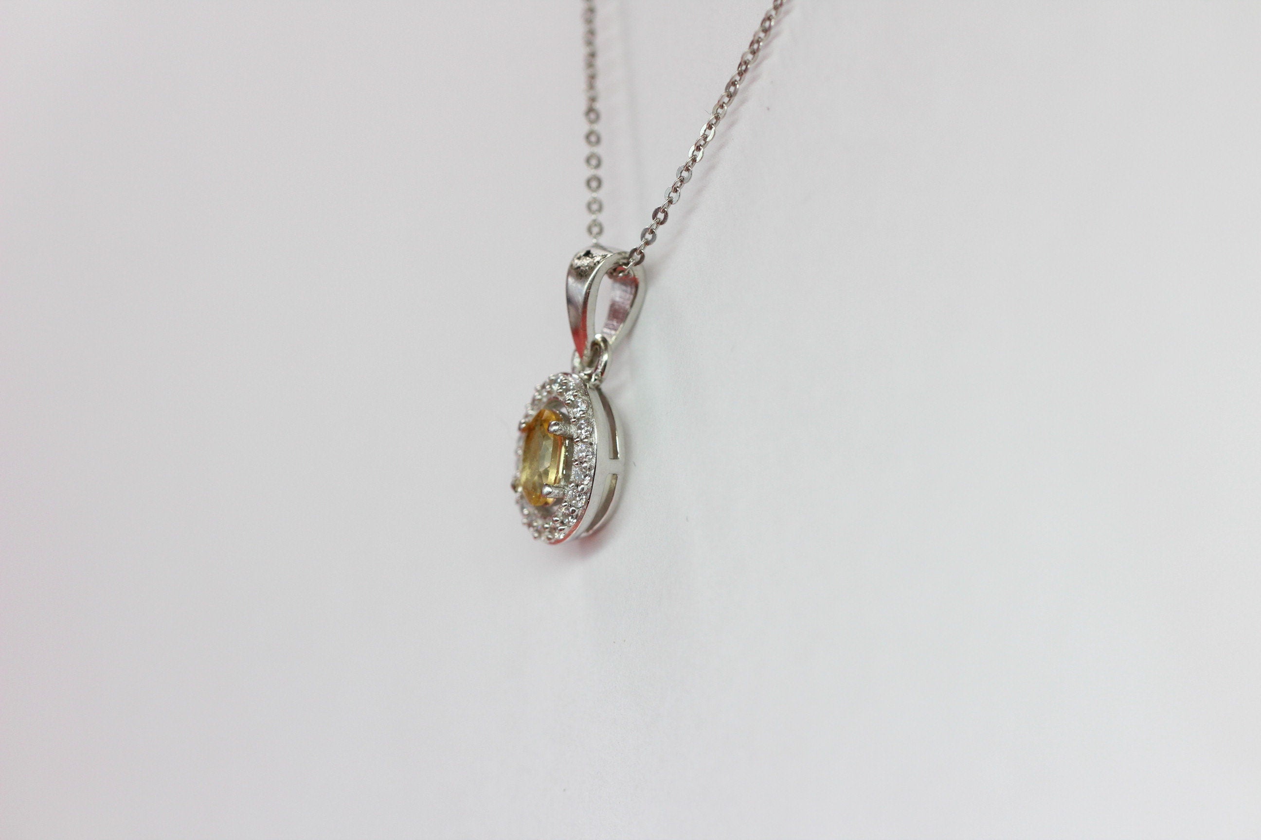 Citrin Anhänger Silber 925 mit Akzentstein  Edler 0,55 ct Edelstein Gelb, Handgefertigter Schmuck, Geschenk für Frauen