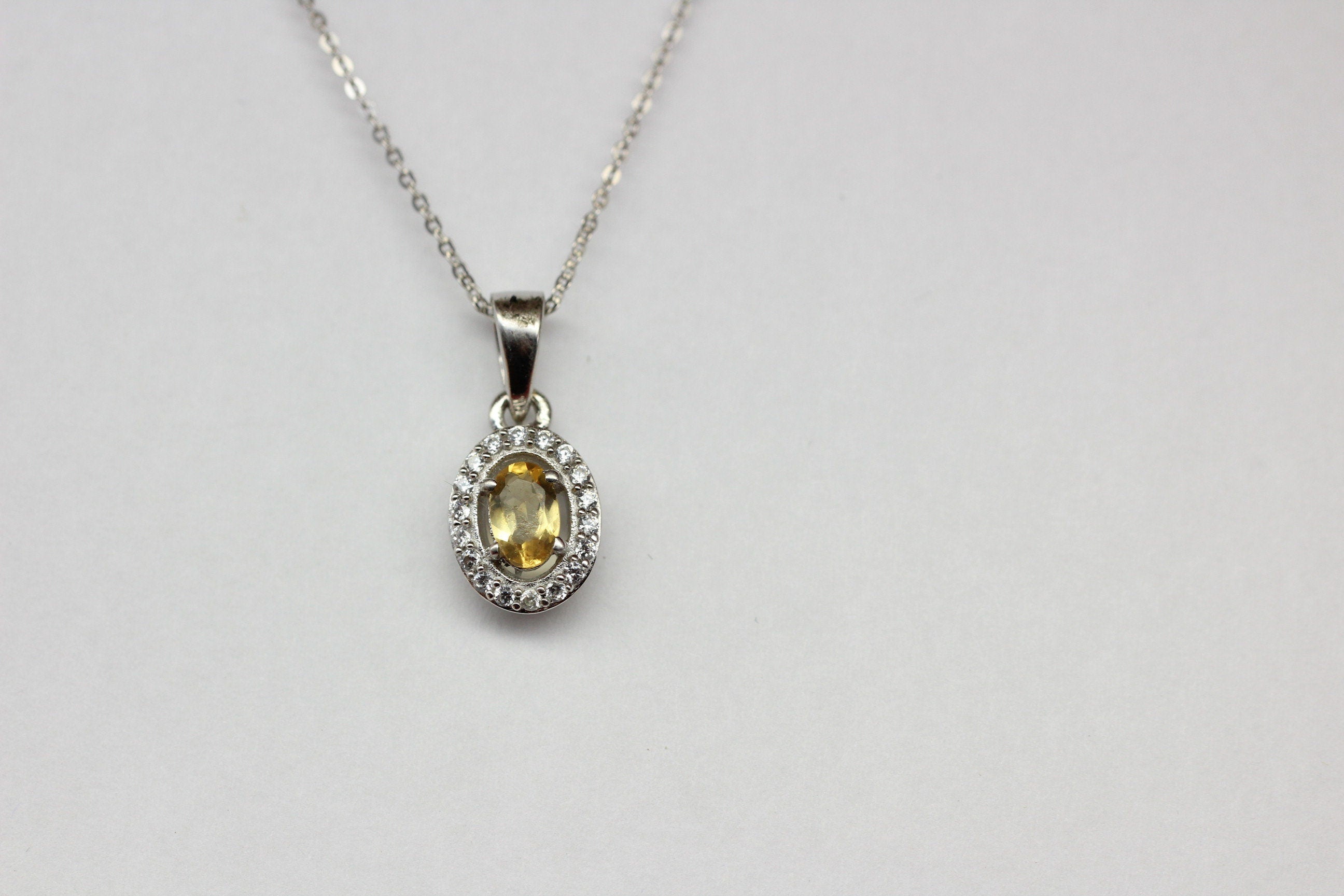 Citrin Anhänger Silber 925 mit Akzentstein  Edler 0,55 ct Edelstein Gelb, Handgefertigter Schmuck, Geschenk für Frauen